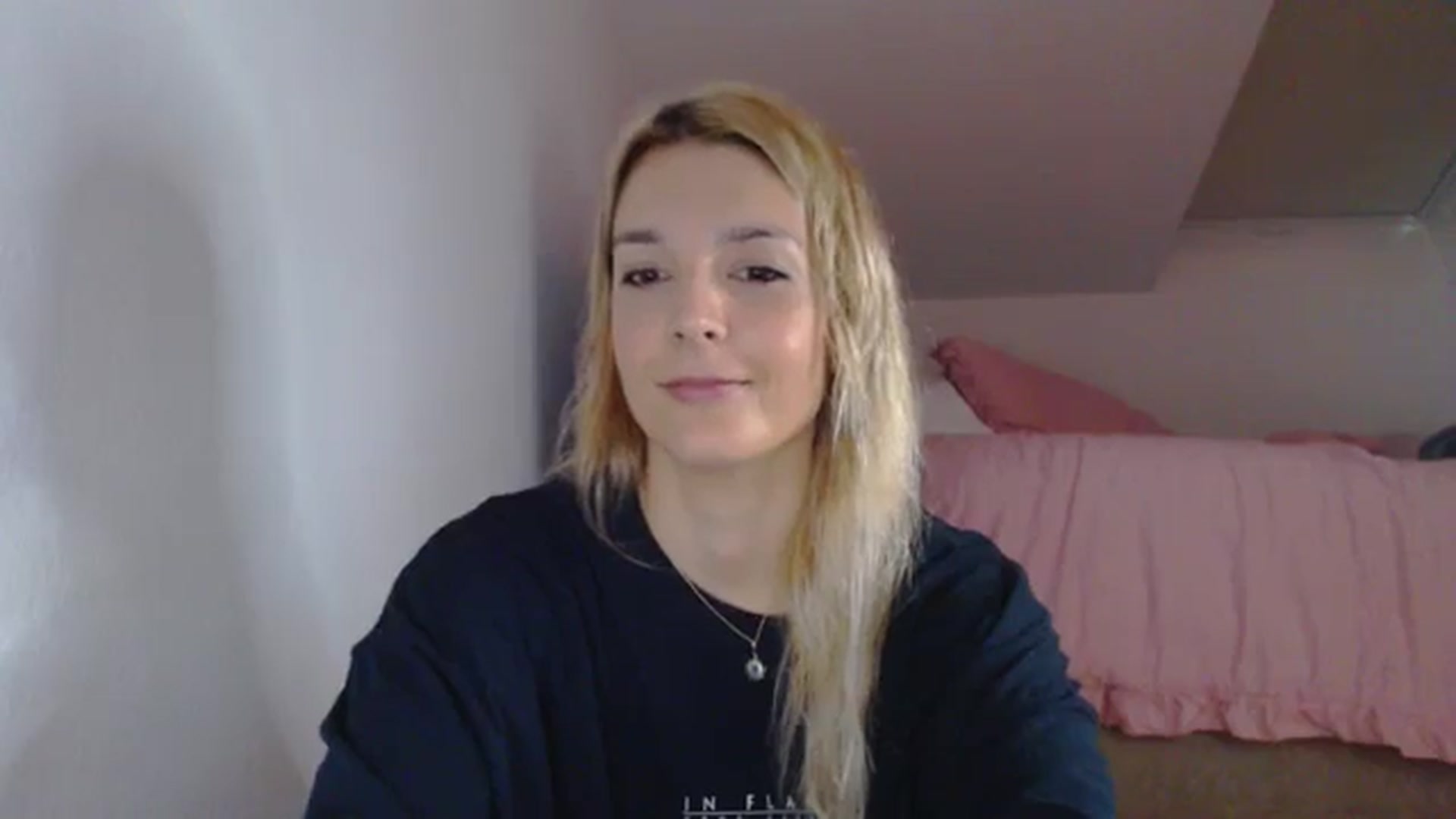 Gallery image thumbnail from AllleeS's myfreecams stream on, 09/04/2024, 13:07 image 6 of 20