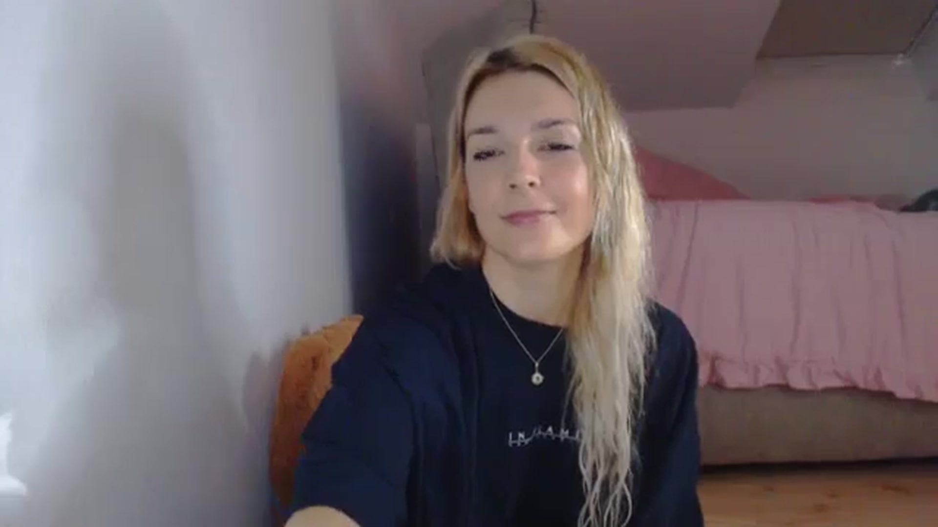 Gallery image thumbnail from AllleeS's myfreecams stream on, 09/04/2024, 13:07 image 2 of 20