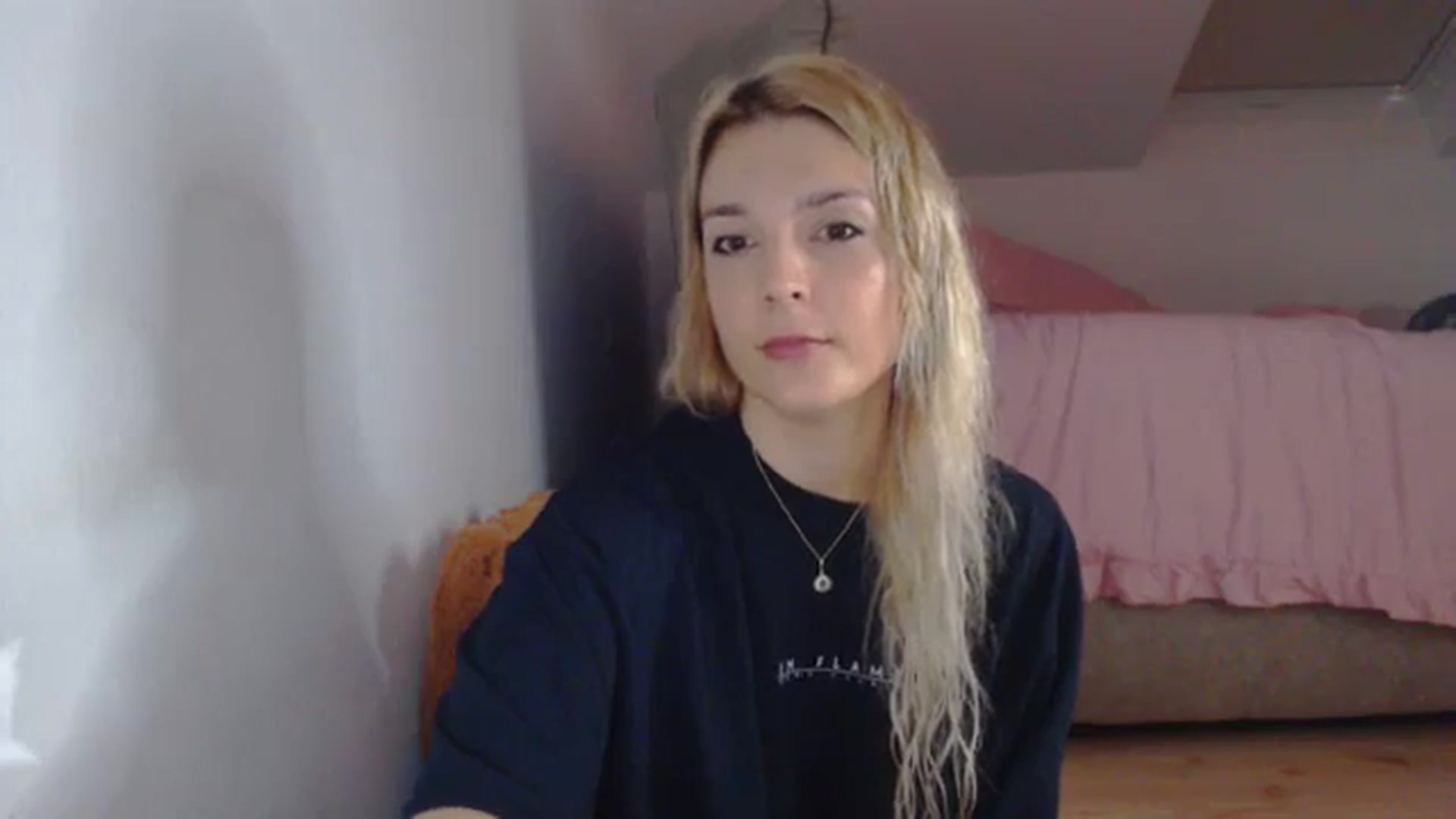 Gallery image thumbnail from AllleeS's myfreecams stream on, 09/04/2024, 13:07 image 3 of 20