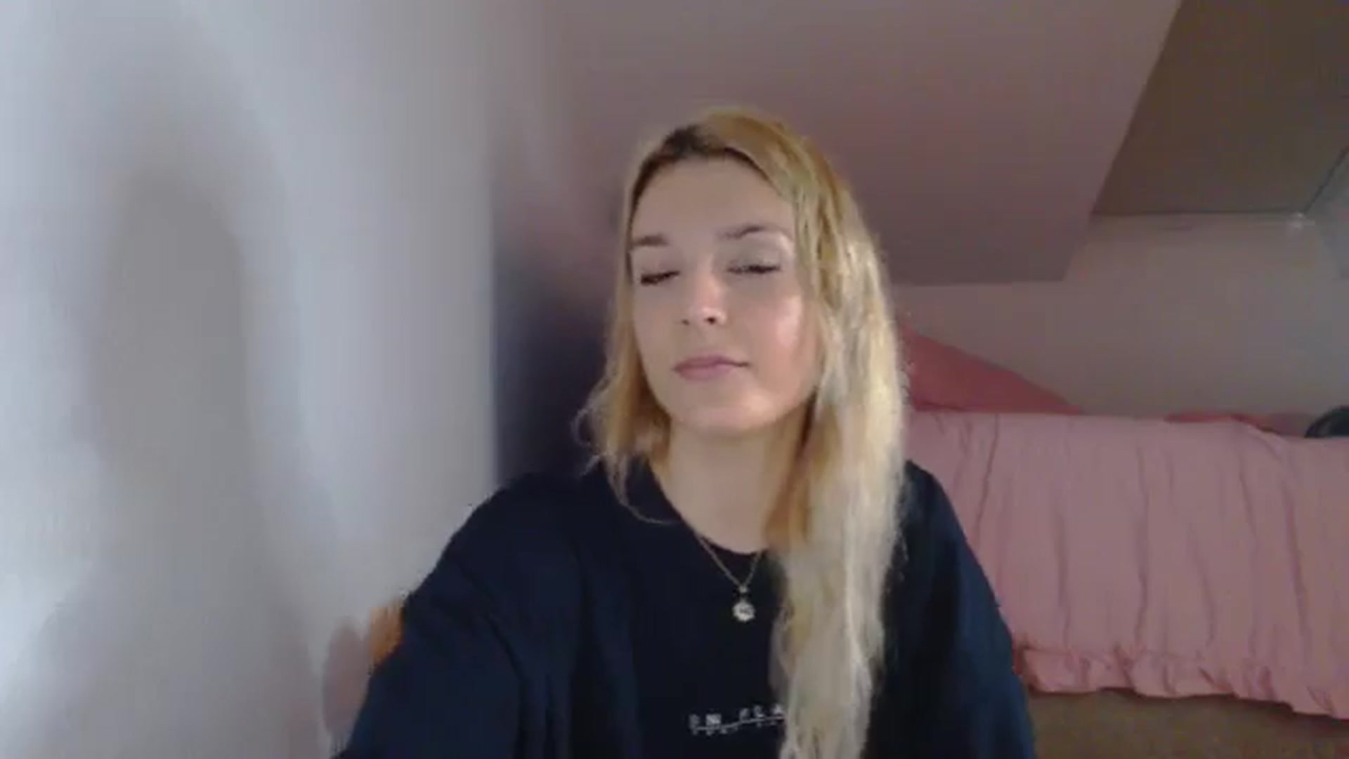 Gallery image thumbnail from AllleeS's myfreecams stream on, 09/04/2024, 13:07 image 7 of 20