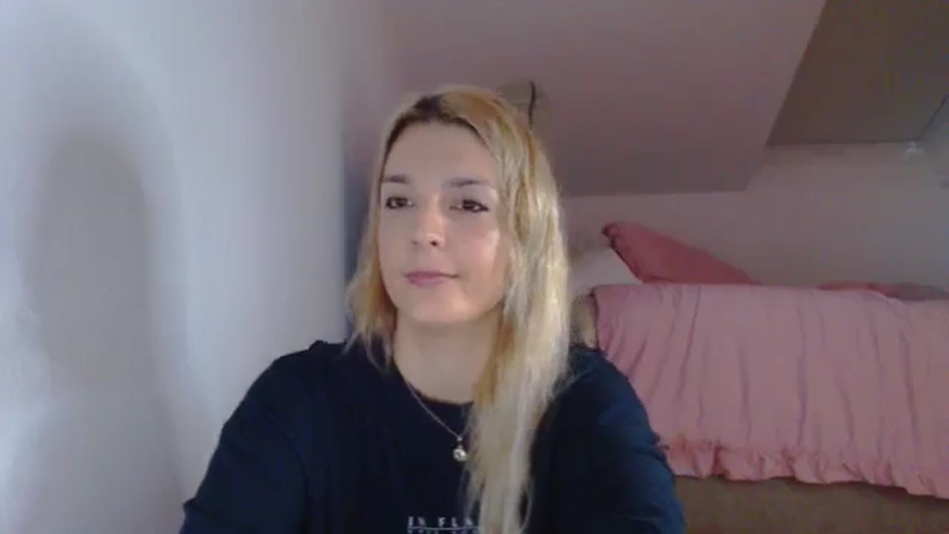 Gallery image thumbnail from AllleeS's myfreecams stream on, 09/04/2024, 13:07 image 12 of 20