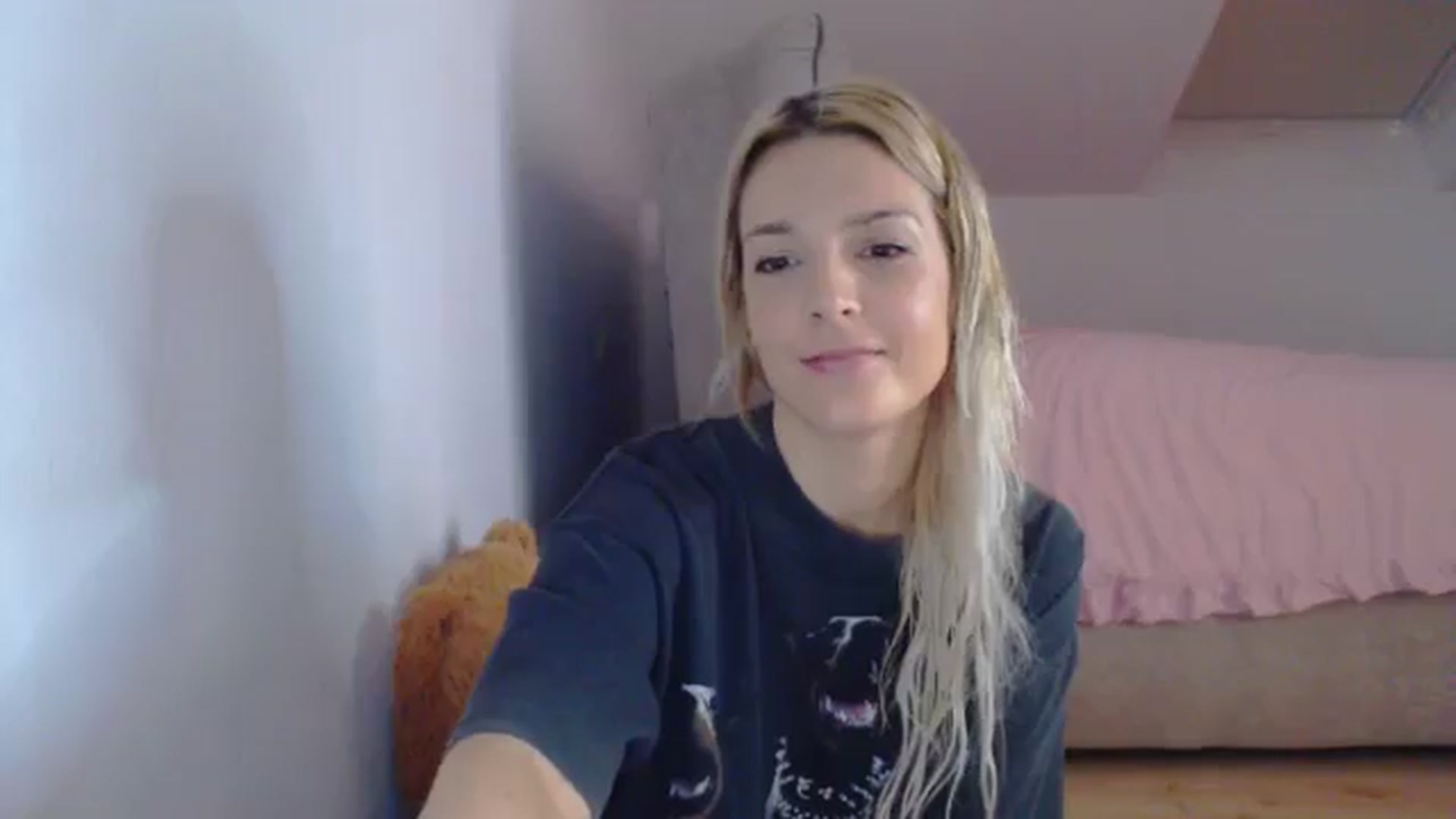 Gallery image thumbnail from AllleeS's myfreecams stream on, 09/05/2024, 13:04 image 4 of 20