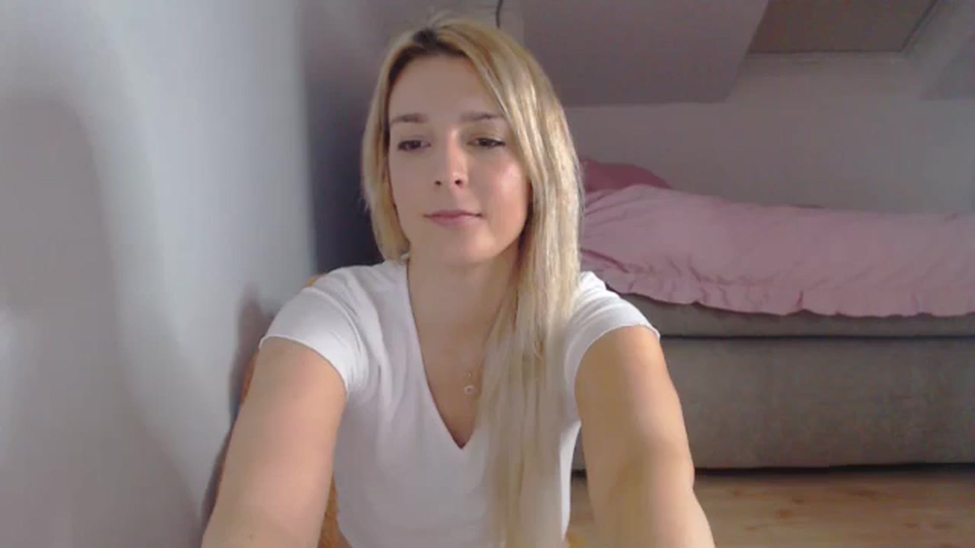 Gallery image thumbnail from AllleeS's myfreecams stream on, 09/12/2024, 13:13 image 6 of 20