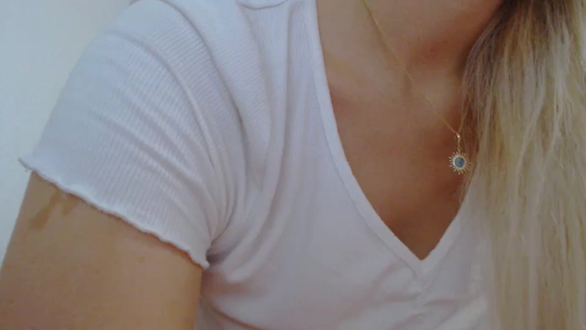 Gallery image thumbnail from AllleeS's myfreecams stream on, 09/12/2024, 13:13 image 10 of 20