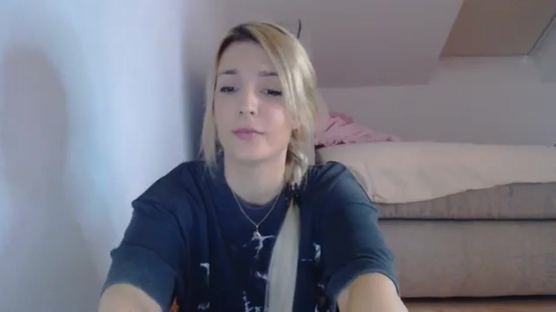 Gallery image thumbnail from AllleeS's myfreecams stream on, 09/17/2024, 14:07 image 6 of 20