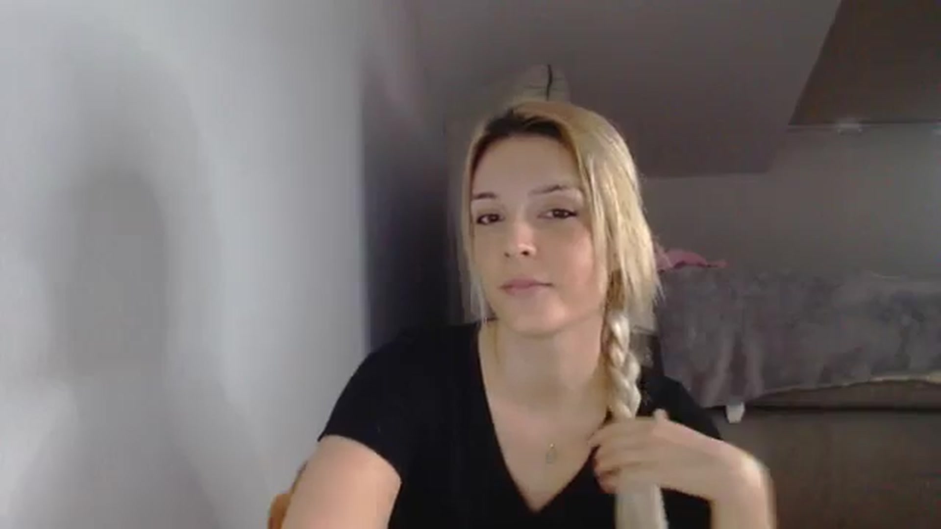 Gallery image thumbnail from AllleeS's myfreecams stream on, 09/26/2024, 13:31 image 9 of 20