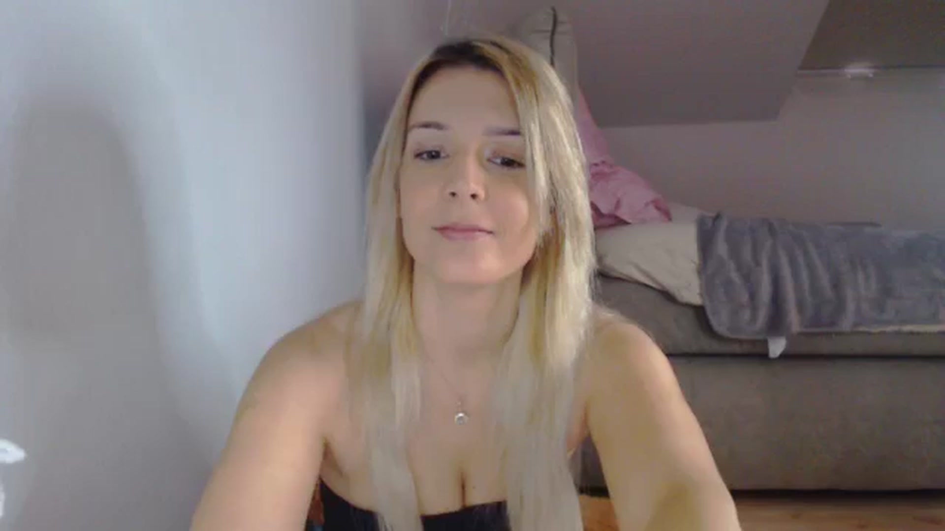 Gallery image thumbnail from AllleeS's myfreecams stream on, 09/27/2024, 14:11 image 1 of 20