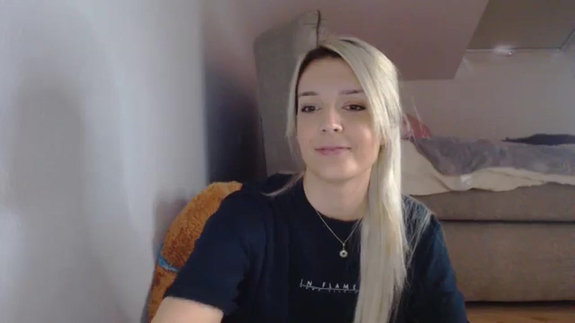 Gallery image thumbnail from AllleeS's myfreecams stream on, 10/02/2024, 14:09 image 15 of 20
