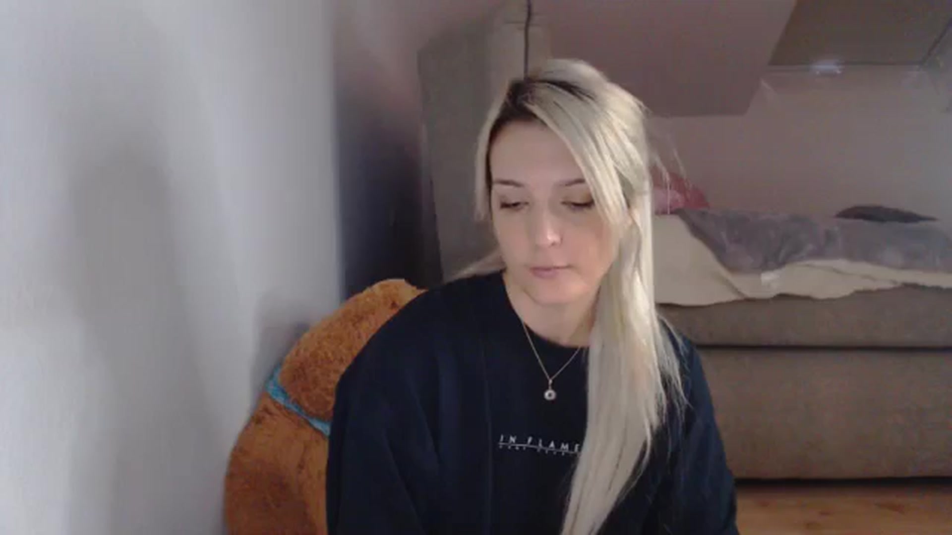 Gallery image thumbnail from AllleeS's myfreecams stream on, 10/02/2024, 14:09 image 3 of 20
