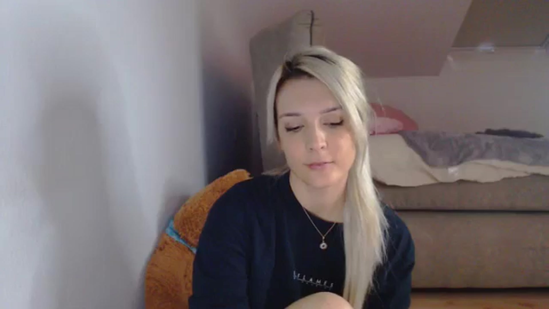 Gallery image thumbnail from AllleeS's myfreecams stream on, 10/02/2024, 14:09 image 8 of 20