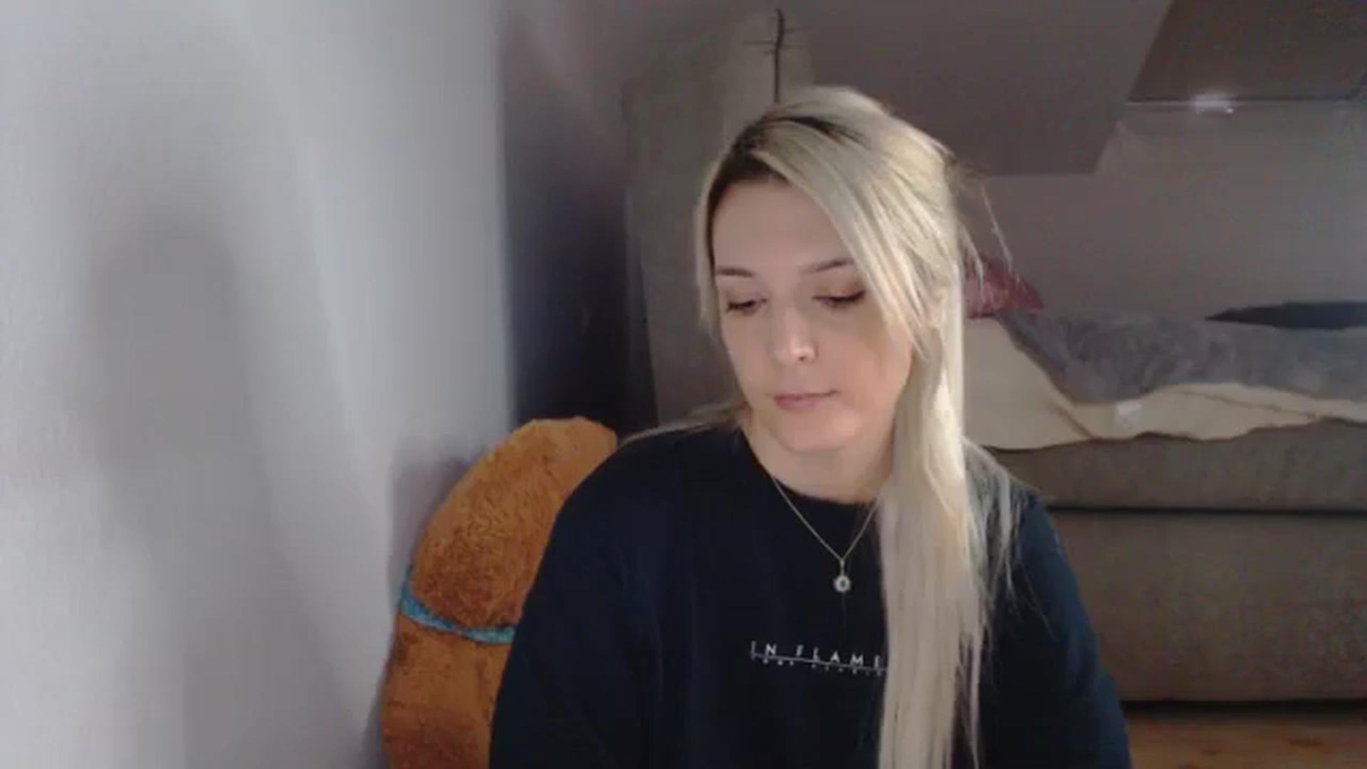 Gallery image thumbnail from AllleeS's myfreecams stream on, 10/02/2024, 14:09 image 12 of 20