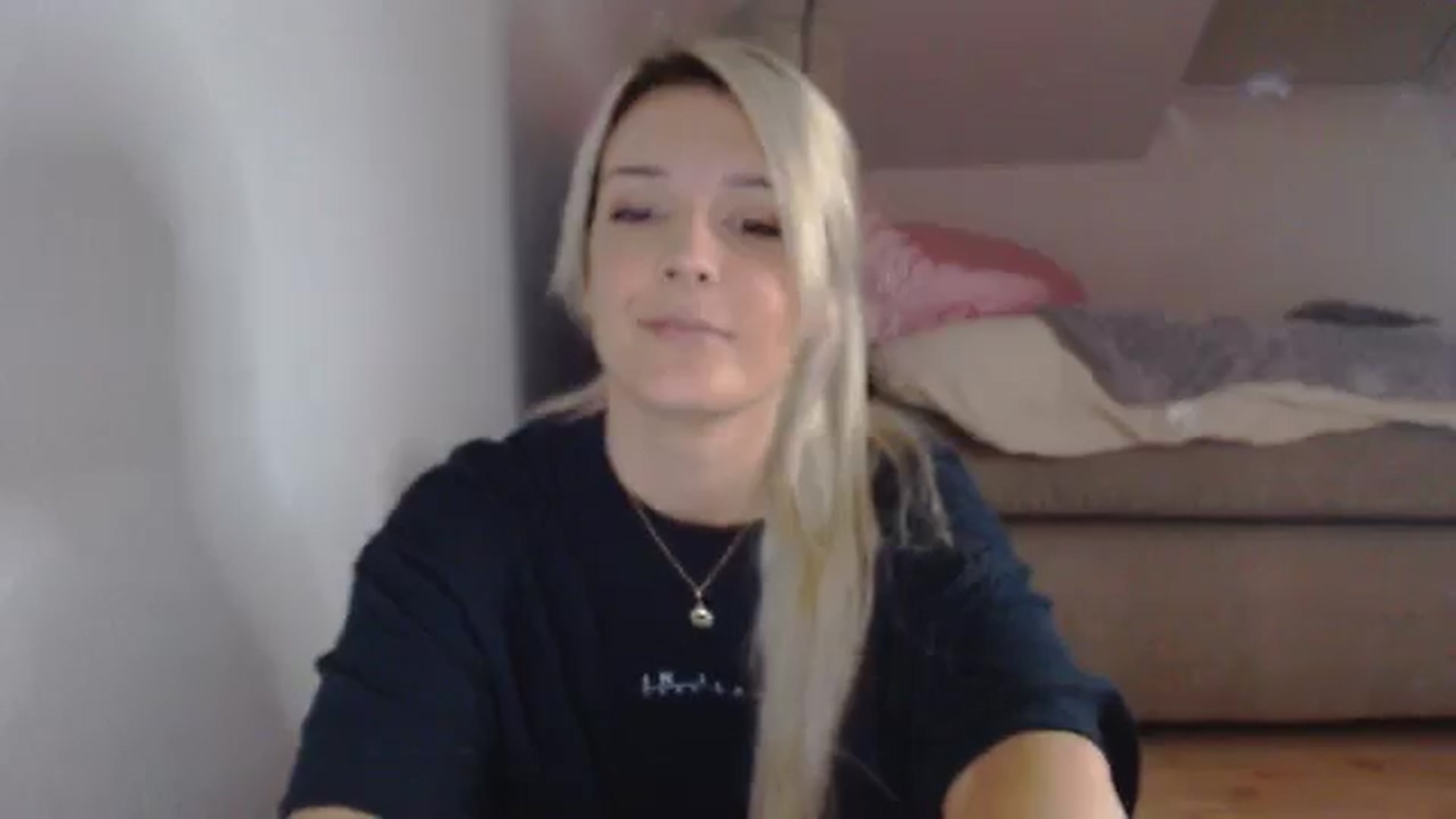 Gallery image thumbnail from AllleeS's myfreecams stream on, 10/02/2024, 14:09 image 4 of 20