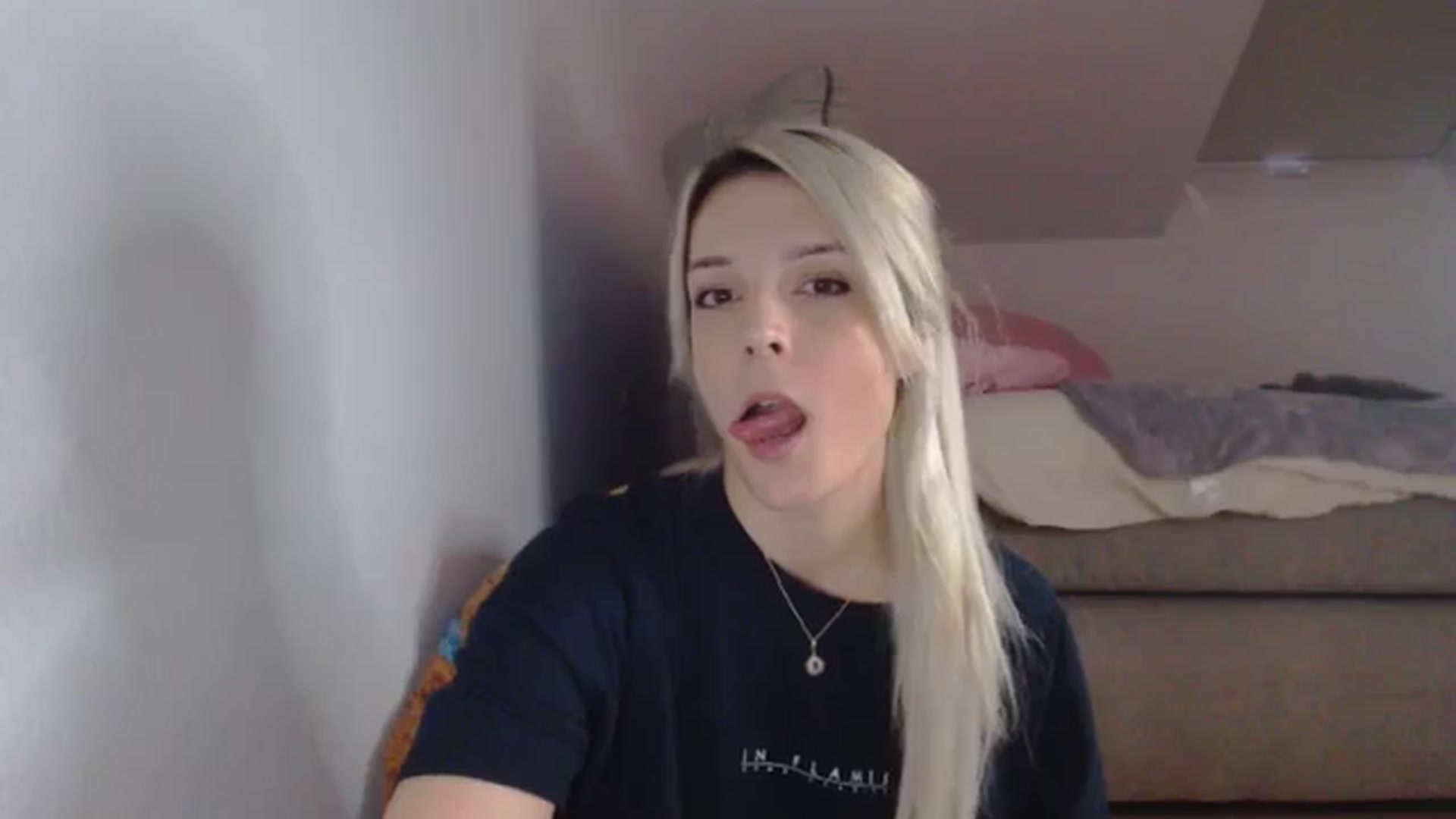 Gallery image thumbnail from AllleeS's myfreecams stream on, 10/02/2024, 14:09 image 7 of 20