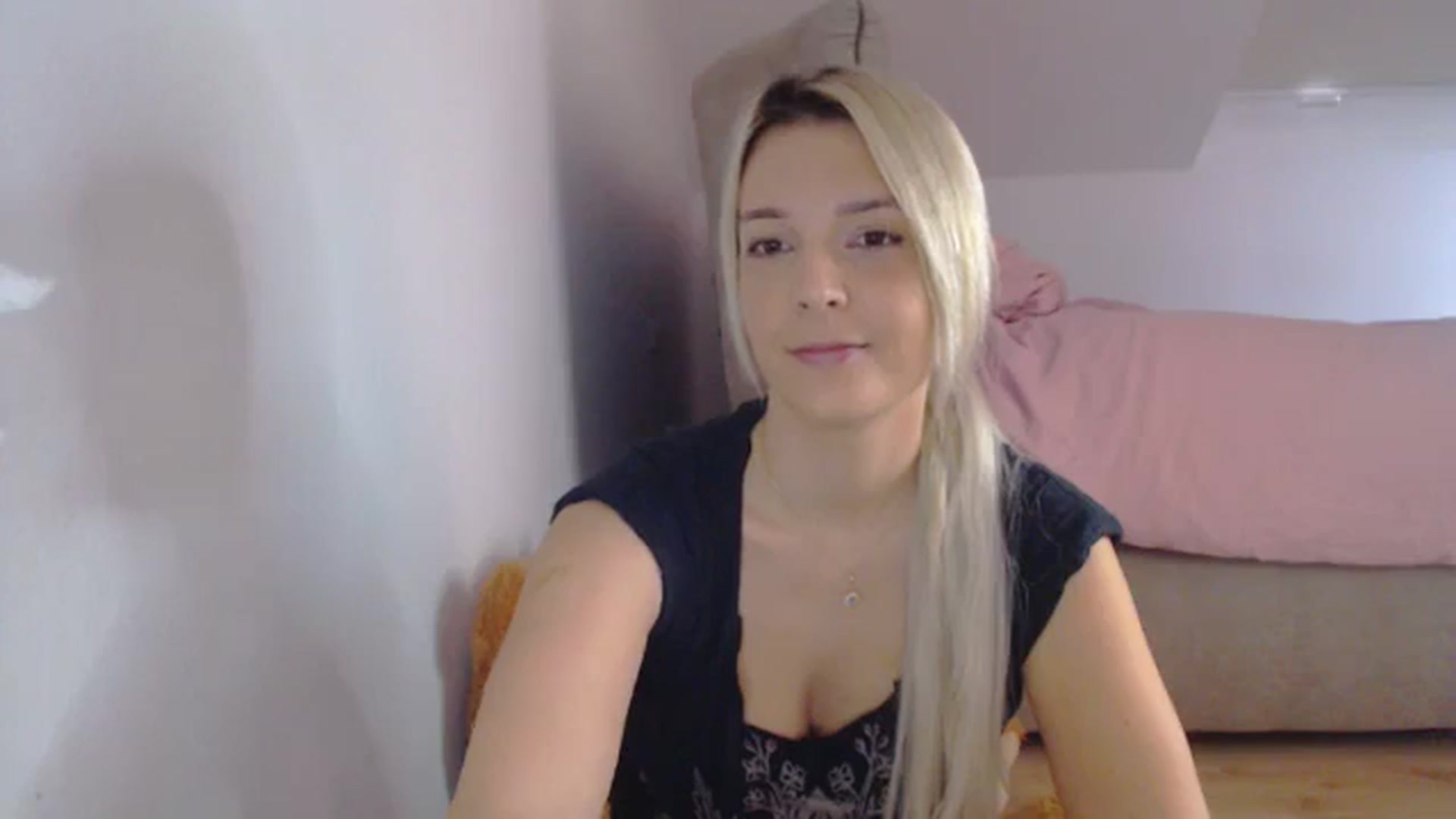 Gallery image thumbnail from AllleeS's myfreecams stream on, 10/07/2024, 13:24 image 4 of 20