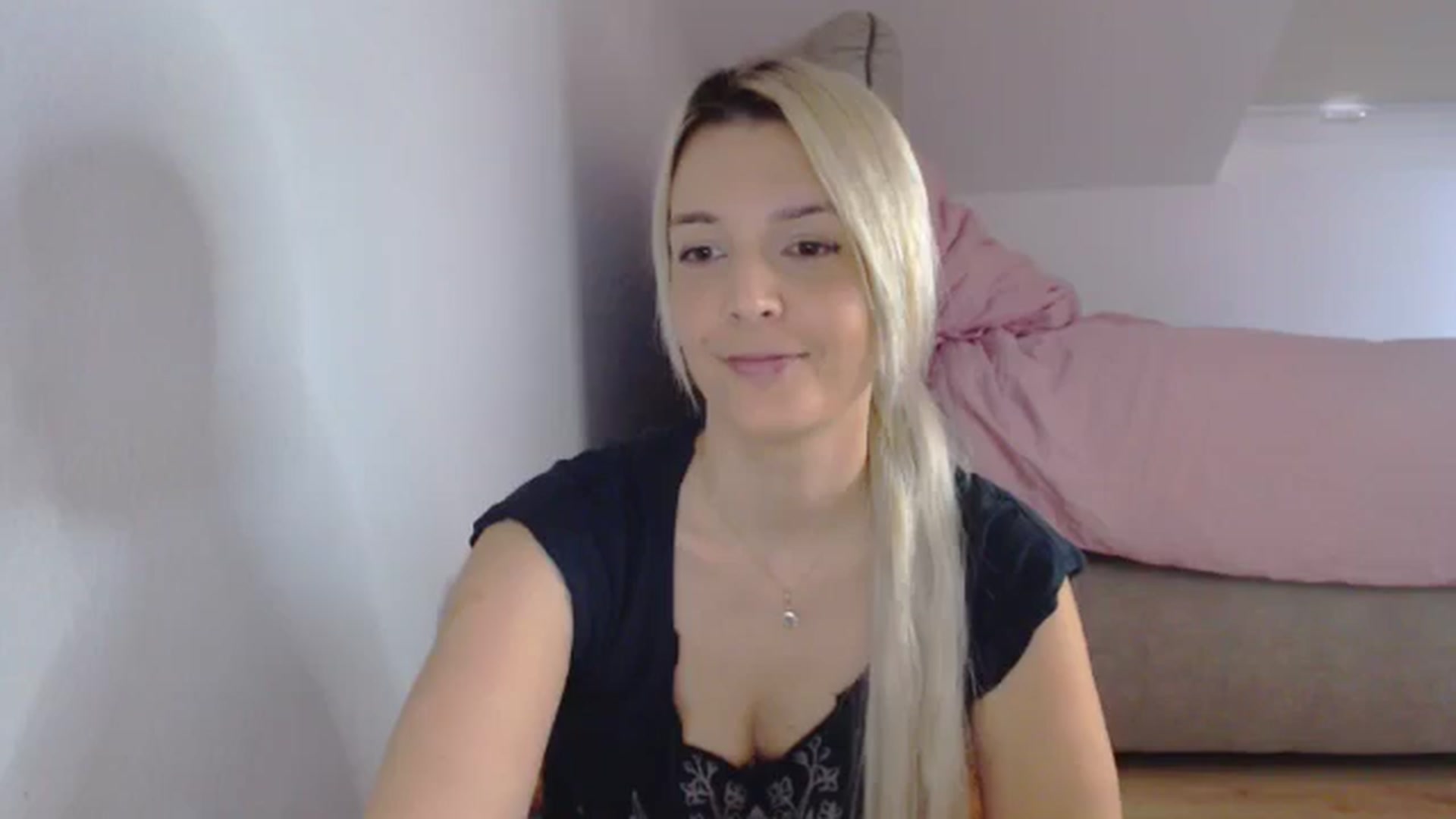Gallery image thumbnail from AllleeS's myfreecams stream on, 10/07/2024, 13:24 image 12 of 20