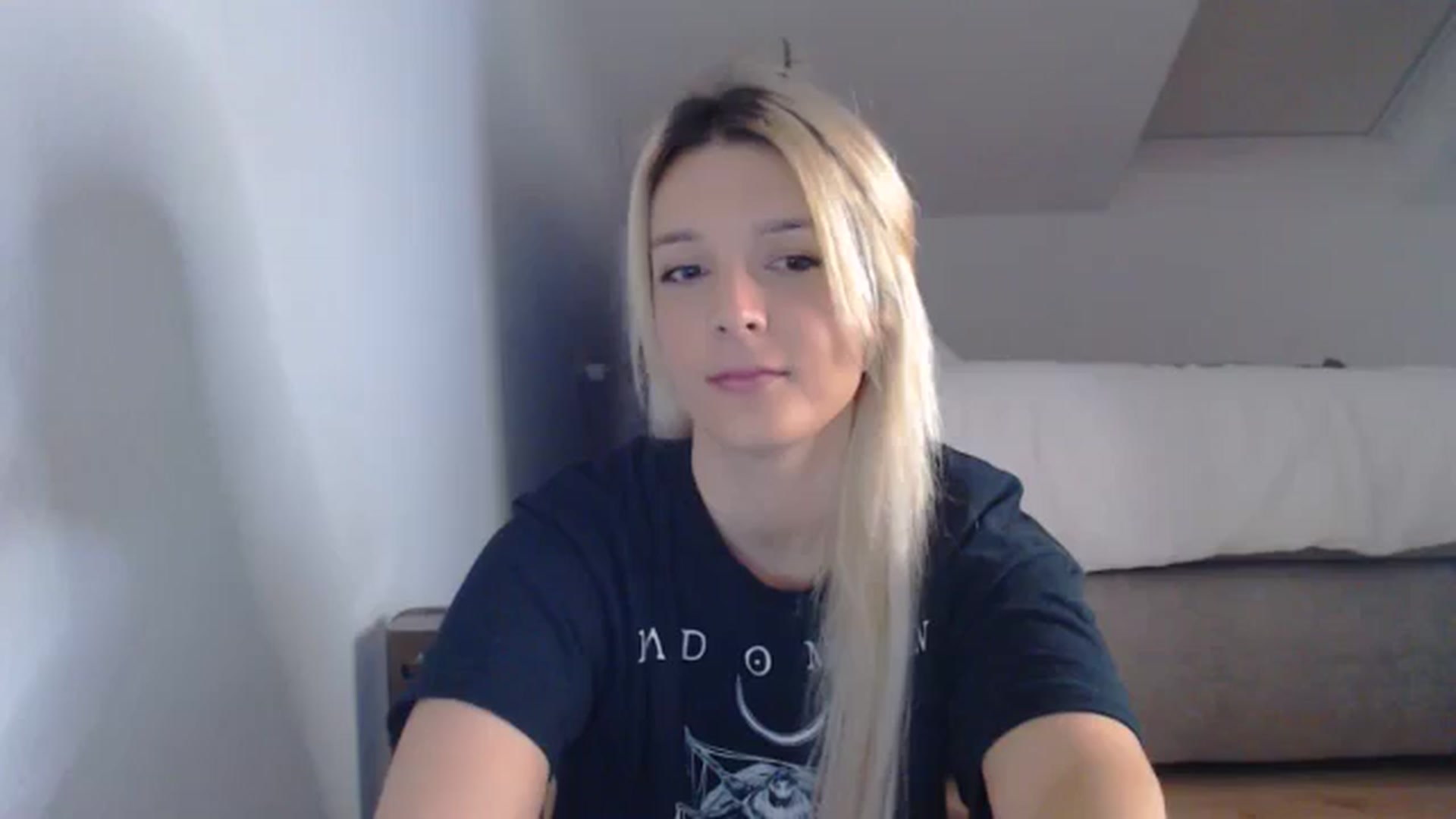 Gallery image thumbnail from AllleeS's myfreecams stream on, 10/29/2024, 14:10 image 4 of 20