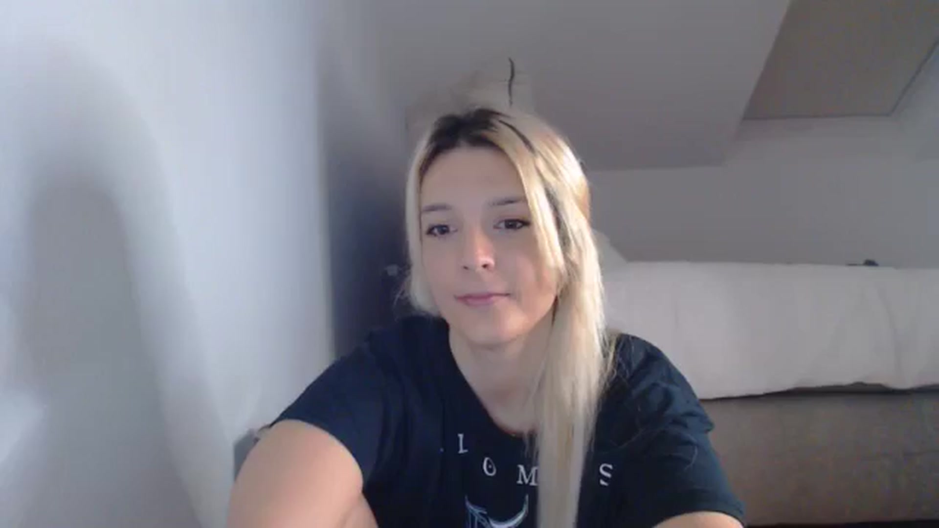 Gallery image thumbnail from AllleeS's myfreecams stream on, 10/29/2024, 14:10 image 18 of 20