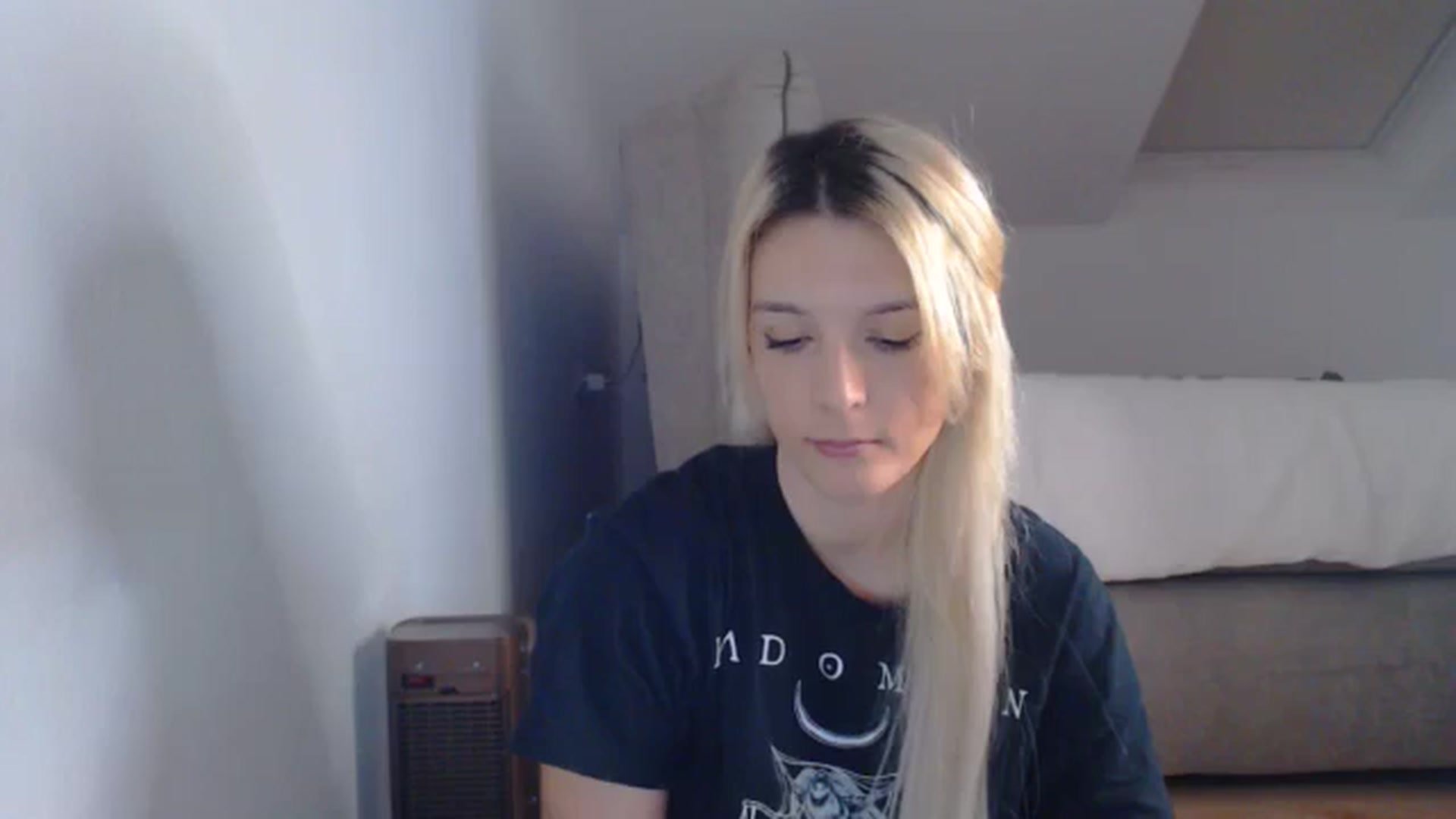 Gallery image thumbnail from AllleeS's myfreecams stream on, 10/29/2024, 14:10 image 5 of 20