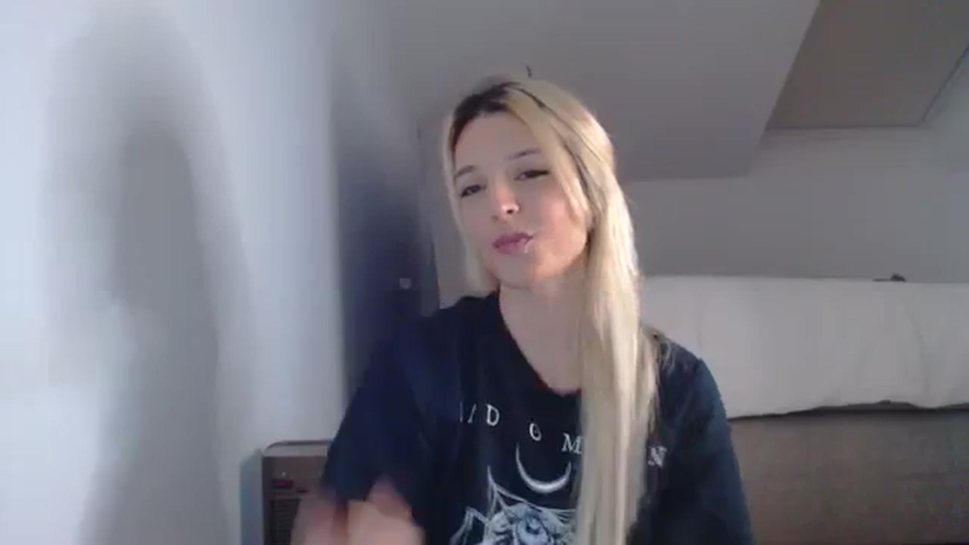 Gallery image thumbnail from AllleeS's myfreecams stream on, 10/29/2024, 14:10 image 20 of 20