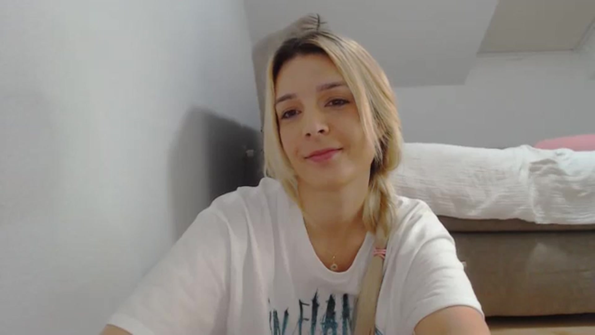 Gallery image thumbnail from AllleeS's myfreecams stream on, 10/31/2024, 13:53 image 17 of 20