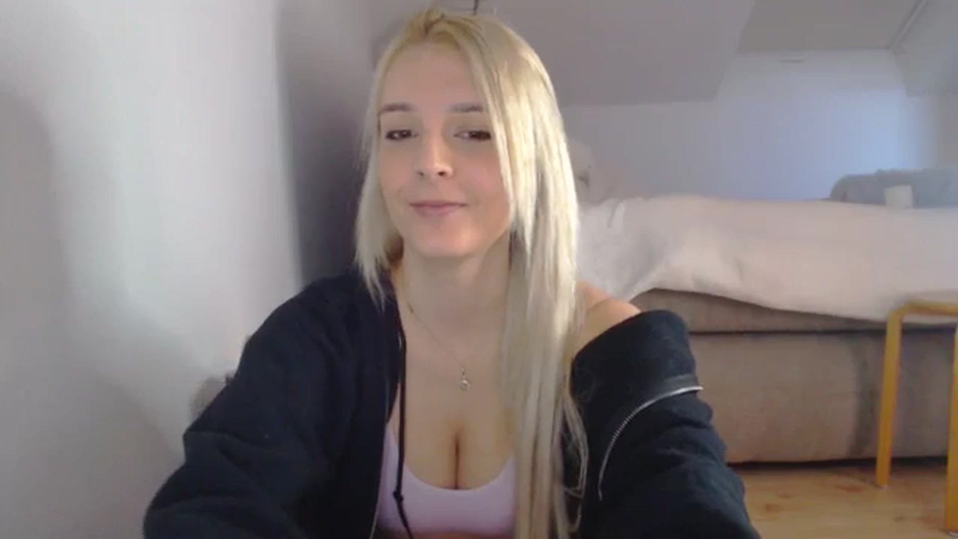 Gallery image thumbnail from AllleeS's myfreecams stream on, 11/09/2024, 13:01 image 9 of 20