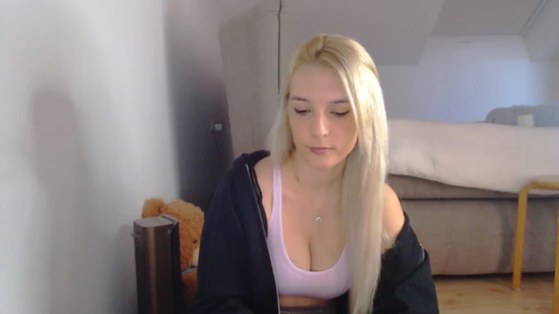 Gallery image thumbnail from AllleeS's myfreecams stream on, 11/09/2024, 13:01 image 4 of 20