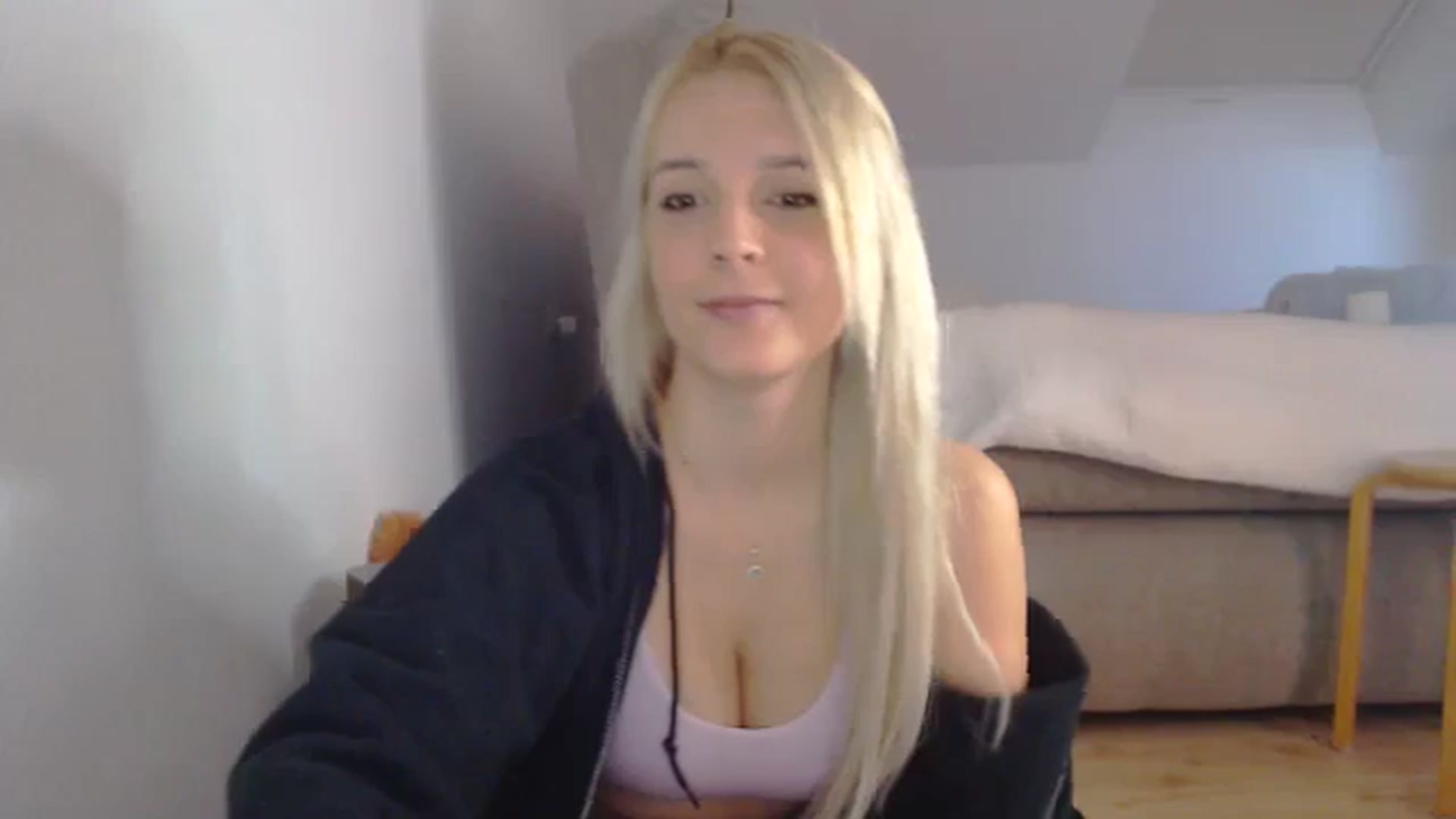 Gallery image thumbnail from AllleeS's myfreecams stream on, 11/09/2024, 13:01 image 10 of 20