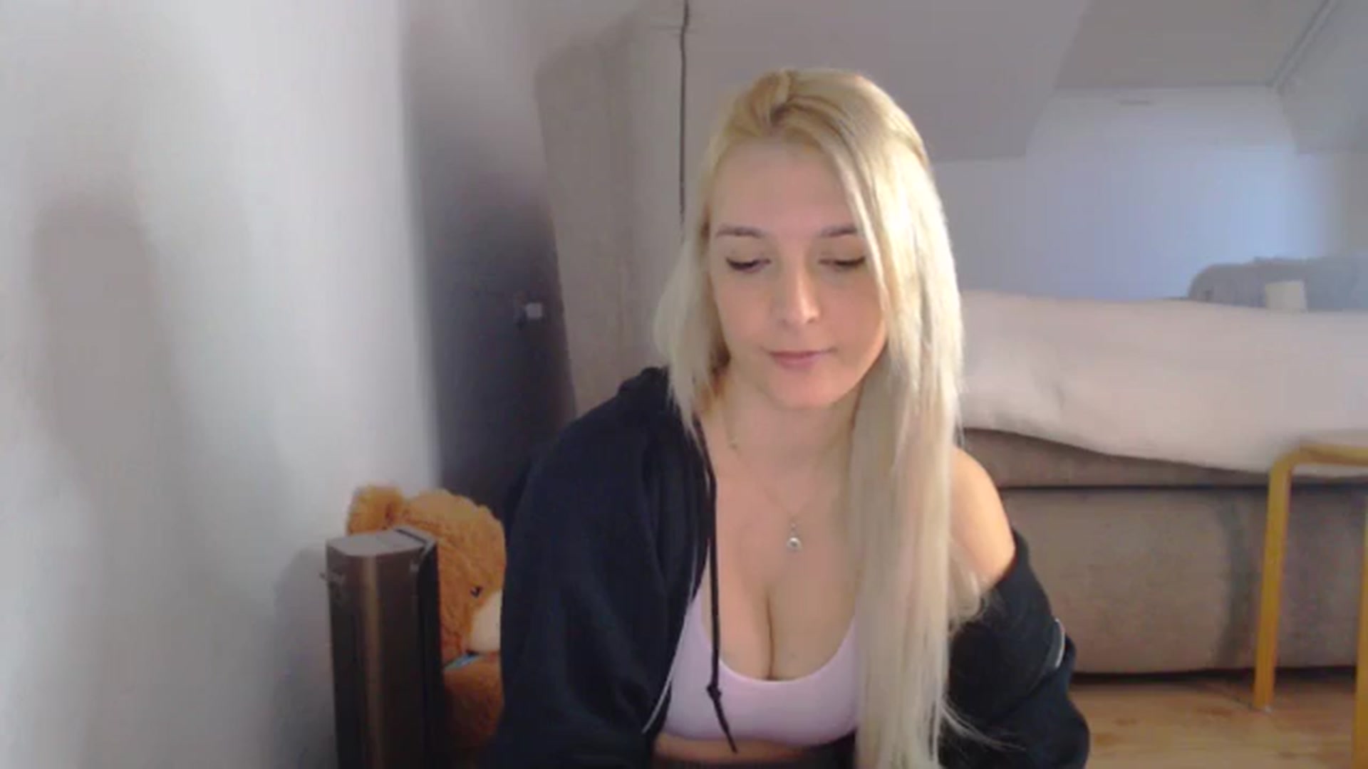 Gallery image thumbnail from AllleeS's myfreecams stream on, 11/09/2024, 13:01 image 7 of 20