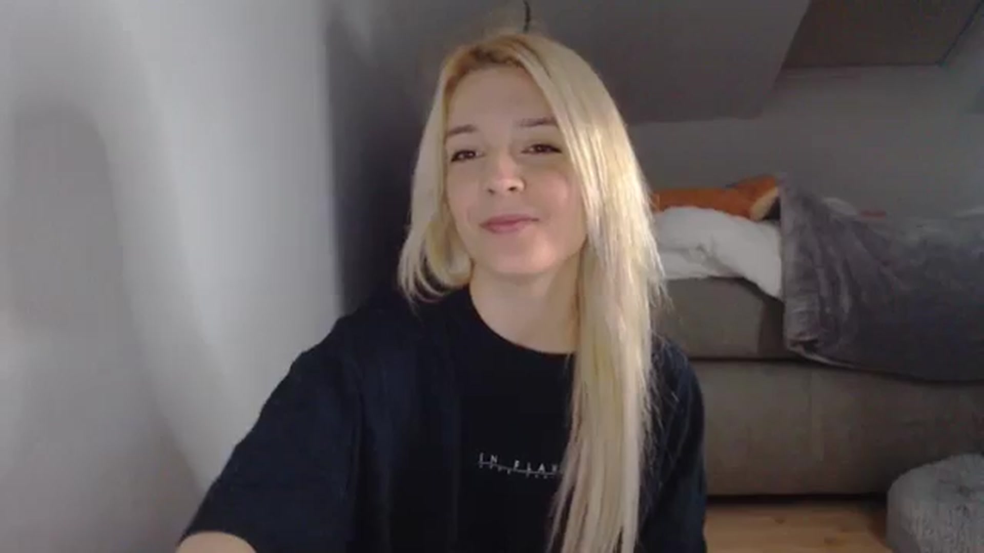 Gallery image thumbnail from AllleeS's myfreecams stream on, 11/18/2024, 13:14 image 11 of 20