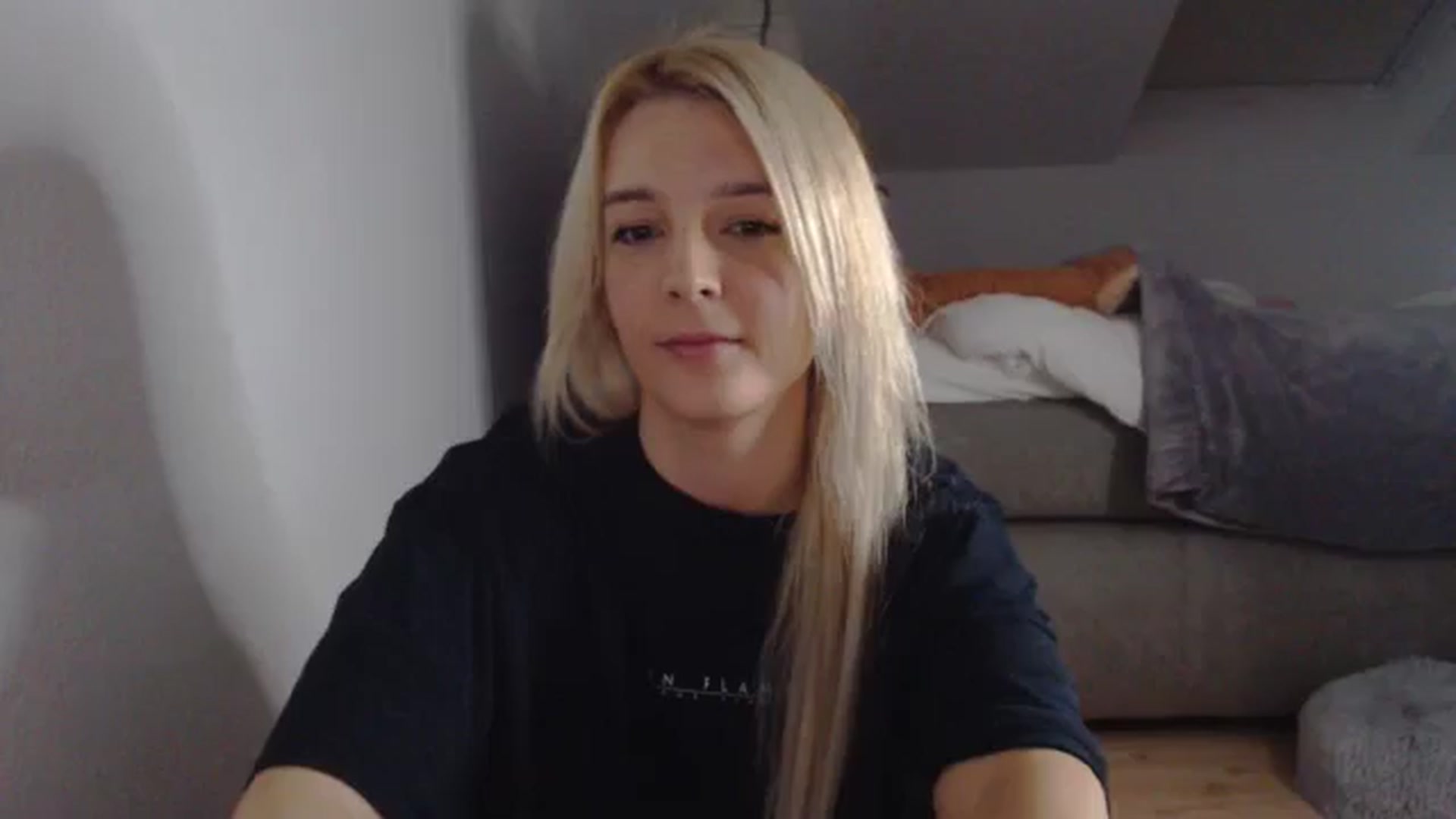Gallery image thumbnail from AllleeS's myfreecams stream on, 11/18/2024, 13:14 image 17 of 20