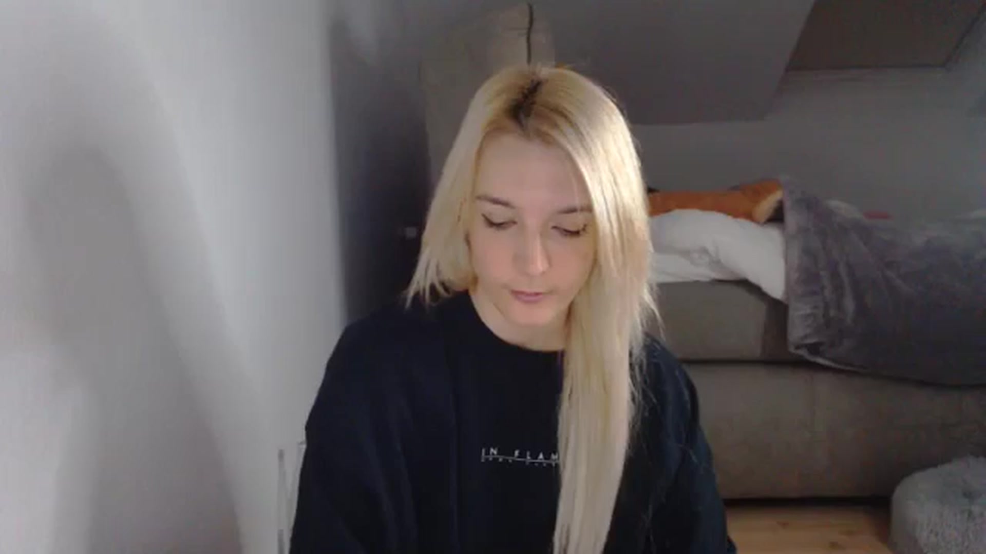 Gallery image thumbnail from AllleeS's myfreecams stream on, 11/18/2024, 13:14 image 5 of 20