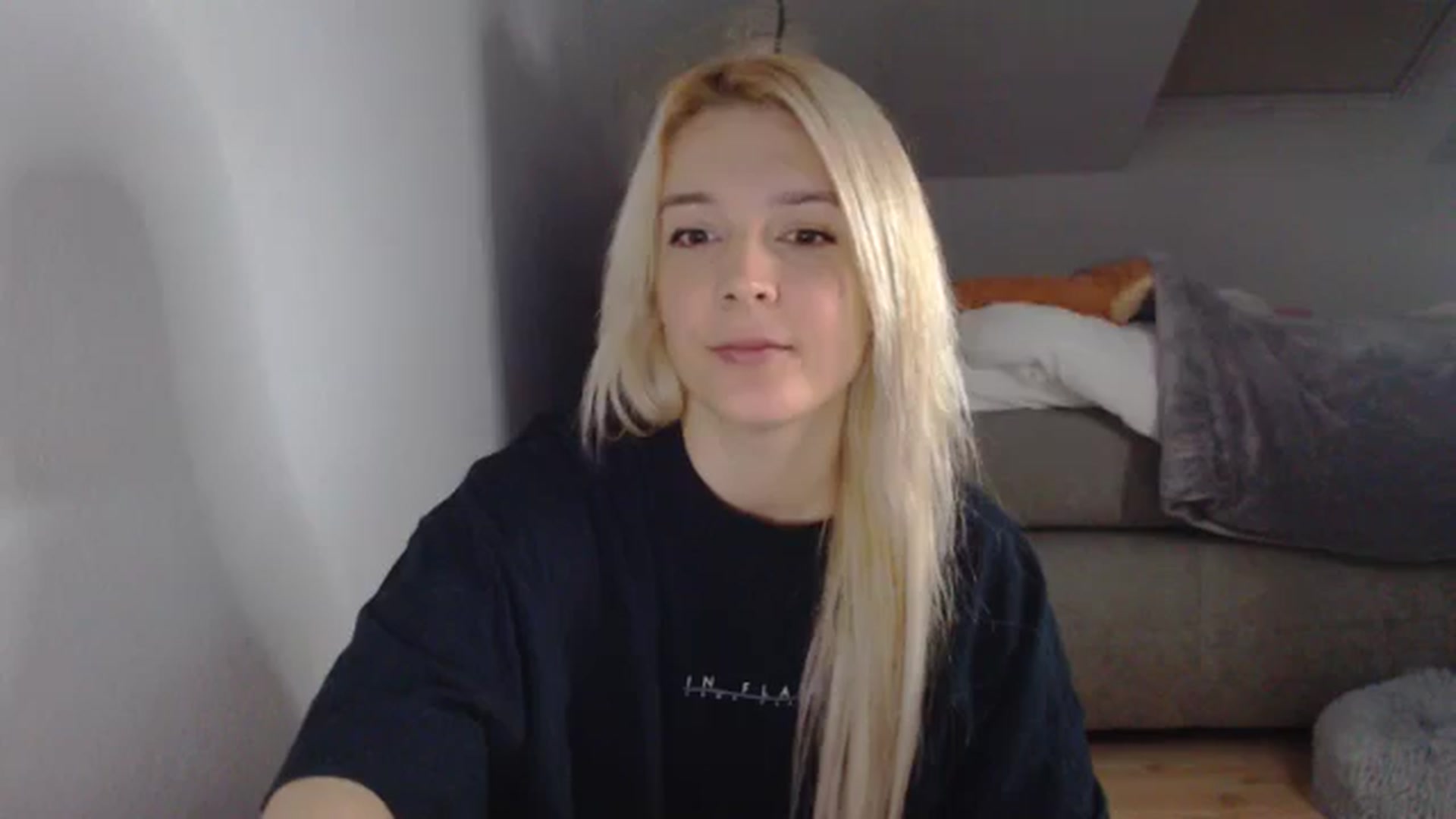 Gallery image thumbnail from AllleeS's myfreecams stream on, 11/18/2024, 13:14 image 9 of 20