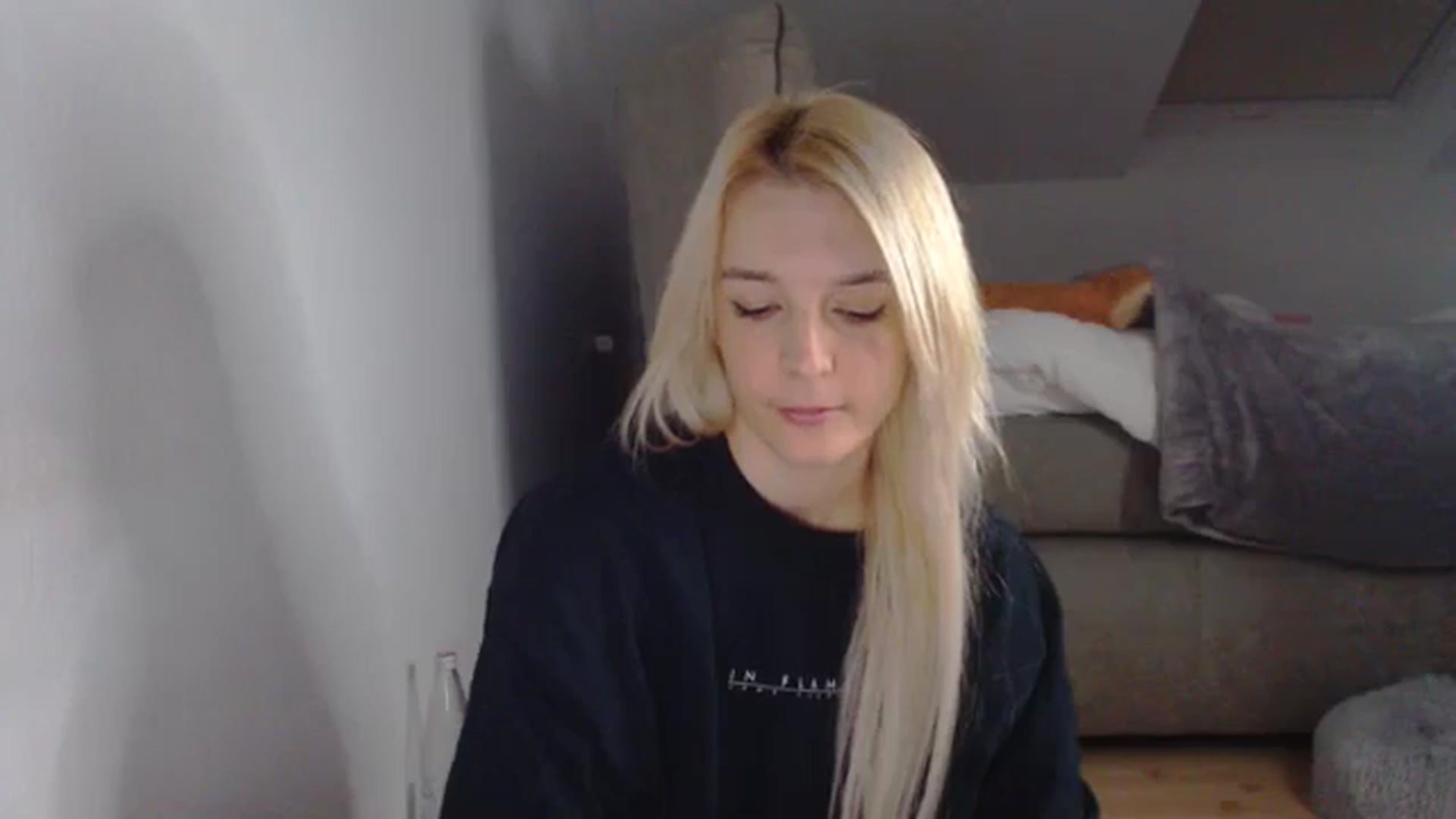 Gallery image thumbnail from AllleeS's myfreecams stream on, 11/18/2024, 13:14 image 10 of 20