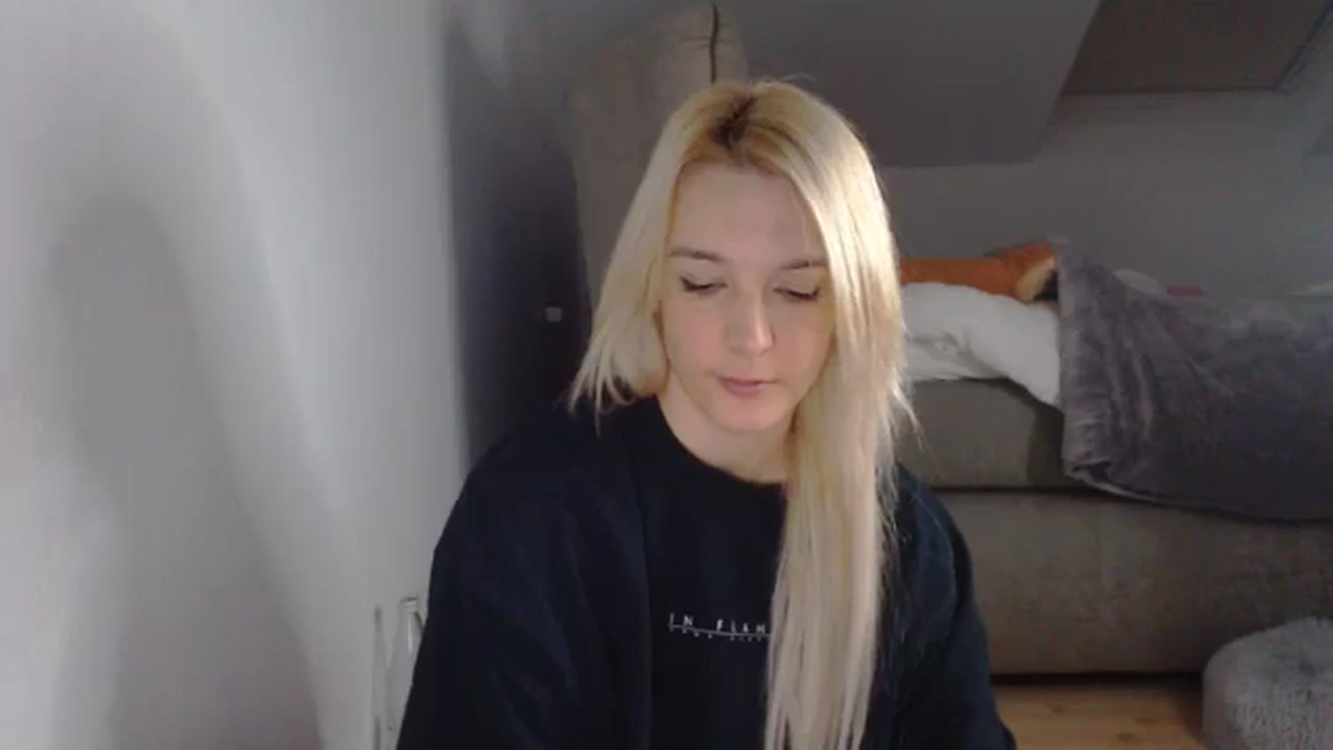 Gallery image thumbnail from AllleeS's myfreecams stream on, 11/18/2024, 13:14 image 8 of 20