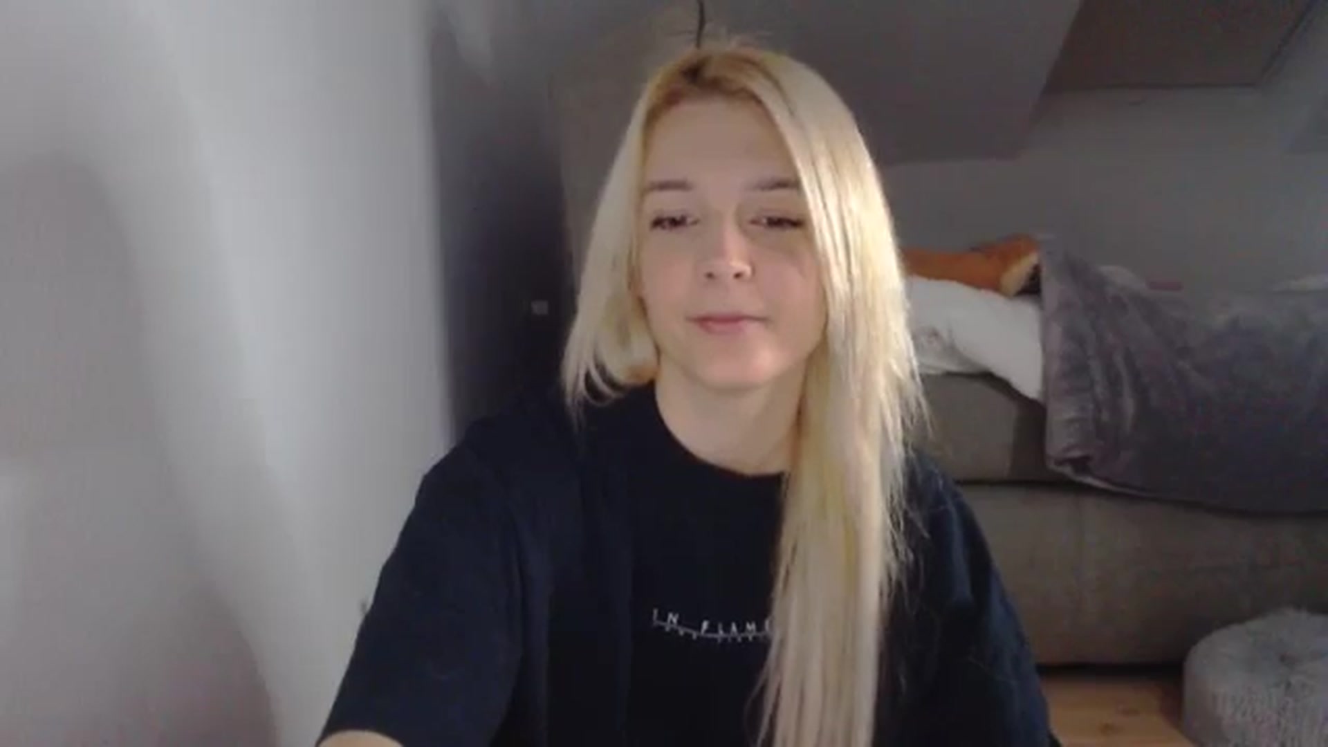 Gallery image thumbnail from AllleeS's myfreecams stream on, 11/18/2024, 13:14 image 16 of 20