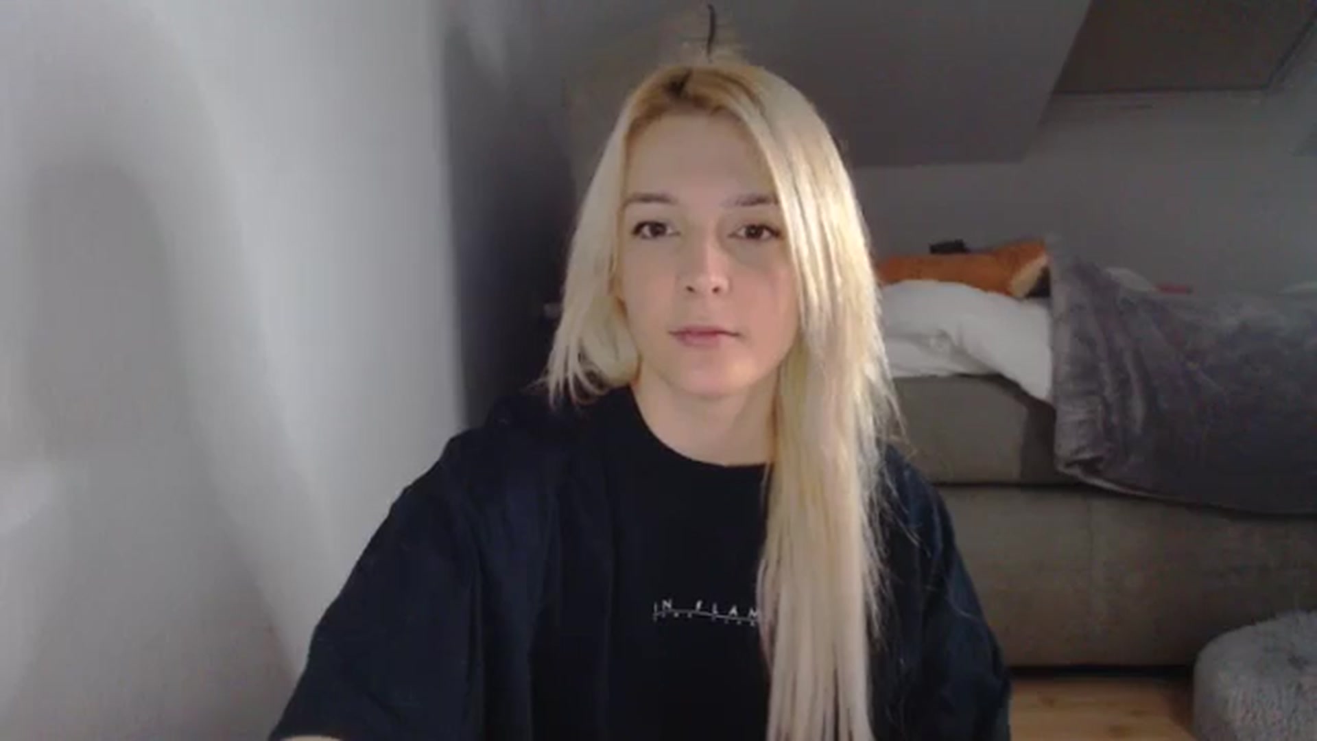 Gallery image thumbnail from AllleeS's myfreecams stream on, 11/18/2024, 13:14 image 3 of 20