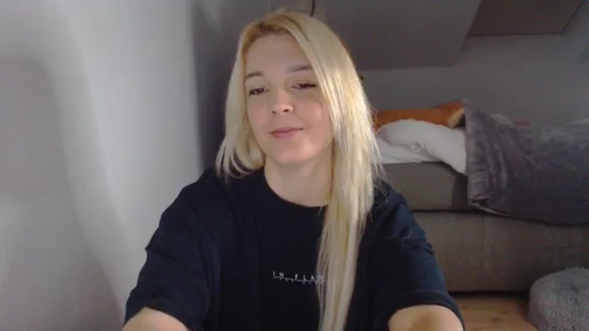 Gallery image thumbnail from AllleeS's myfreecams stream on, 11/18/2024, 13:14 image 12 of 20