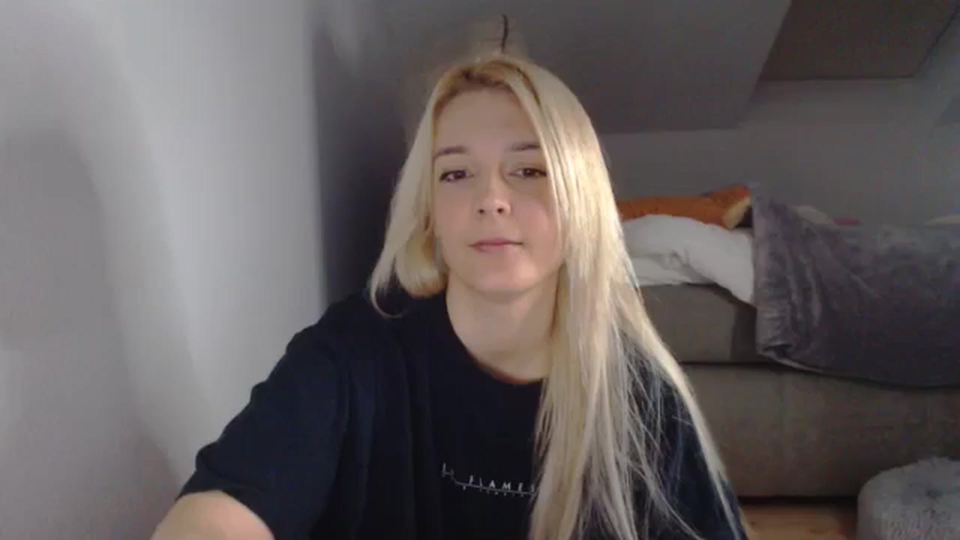 Gallery image thumbnail from AllleeS's myfreecams stream on, 11/18/2024, 14:18 image 3 of 20