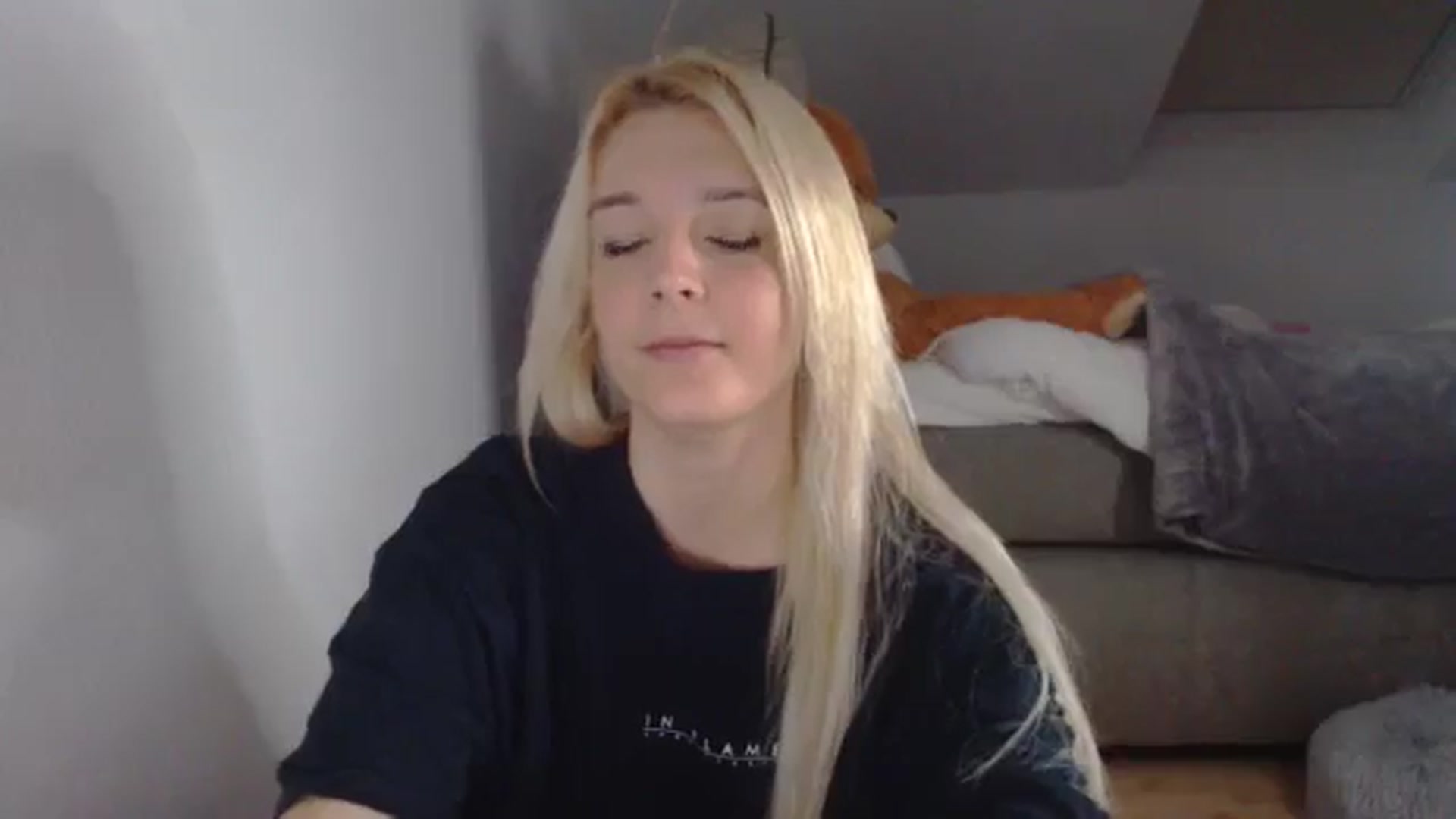 Gallery image thumbnail from AllleeS's myfreecams stream on, 11/18/2024, 14:18 image 5 of 20