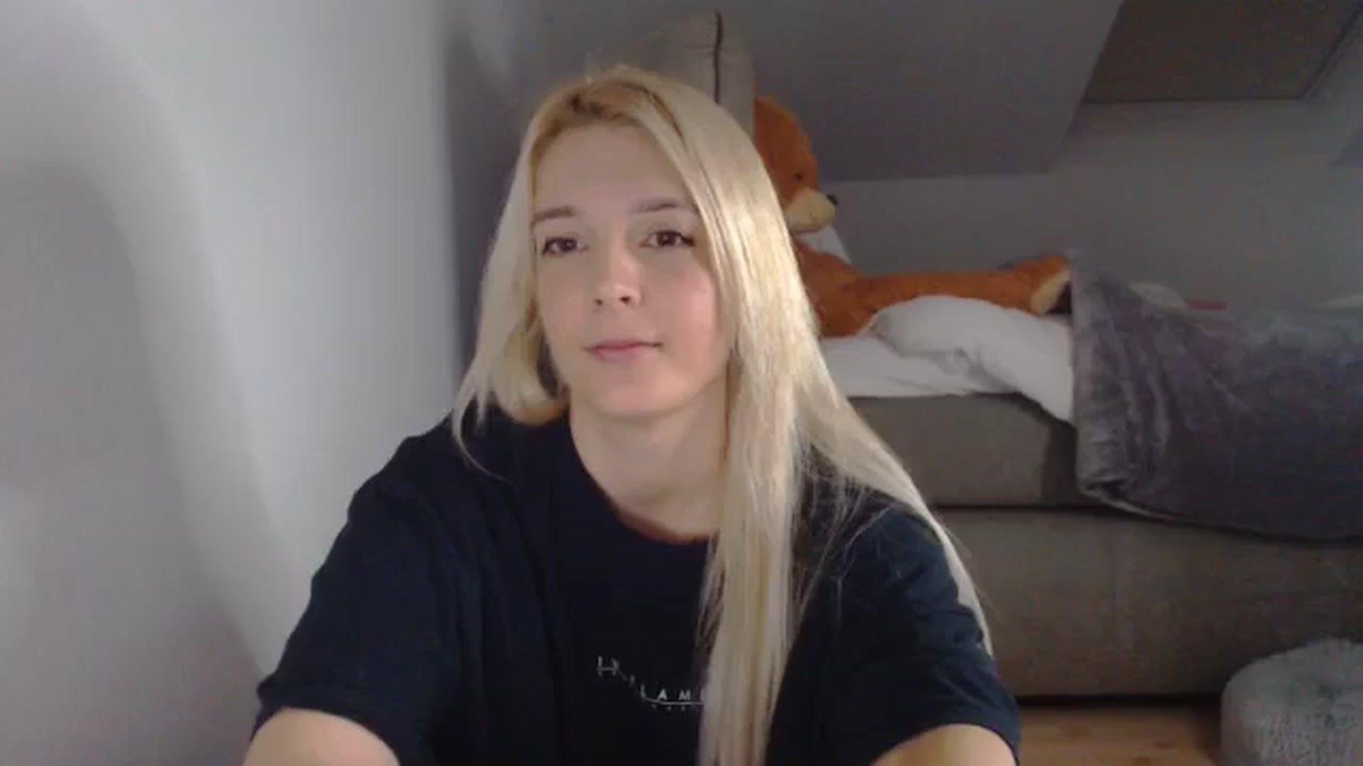 Gallery image thumbnail from AllleeS's myfreecams stream on, 11/18/2024, 14:18 image 4 of 20