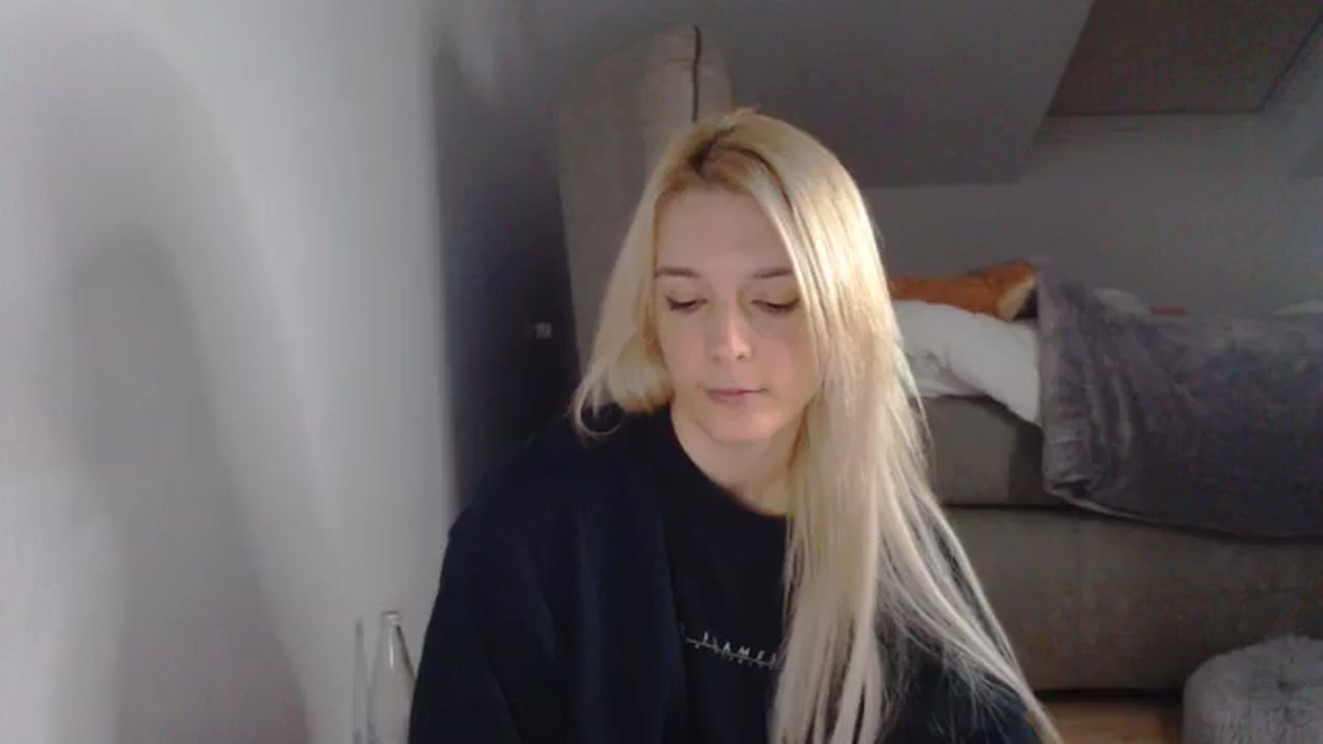 Gallery image thumbnail from AllleeS's myfreecams stream on, 11/18/2024, 14:18 image 1 of 20