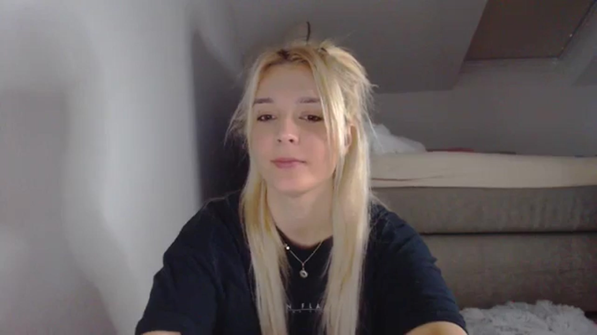 Gallery image thumbnail from AllleeS's myfreecams stream on, 11/22/2024, 13:25 image 6 of 20