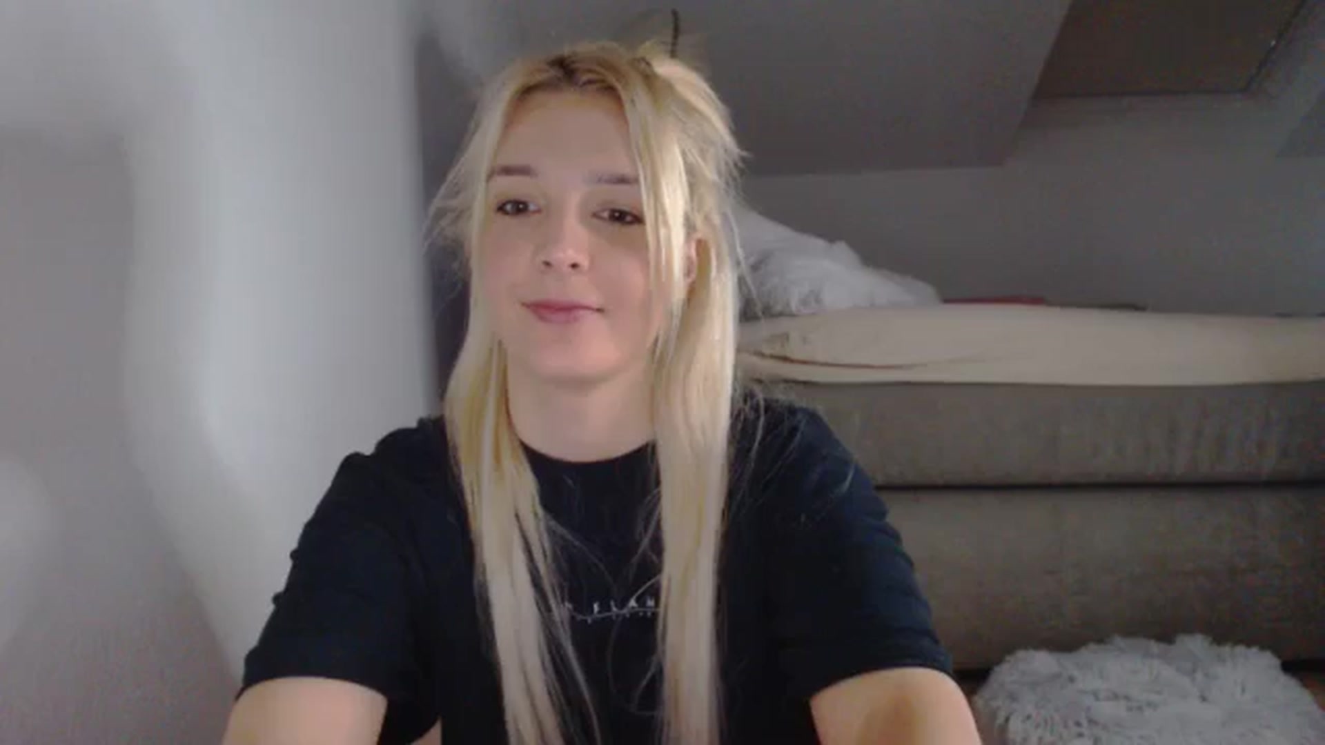 Gallery image thumbnail from AllleeS's myfreecams stream on, 11/22/2024, 13:25 image 19 of 20