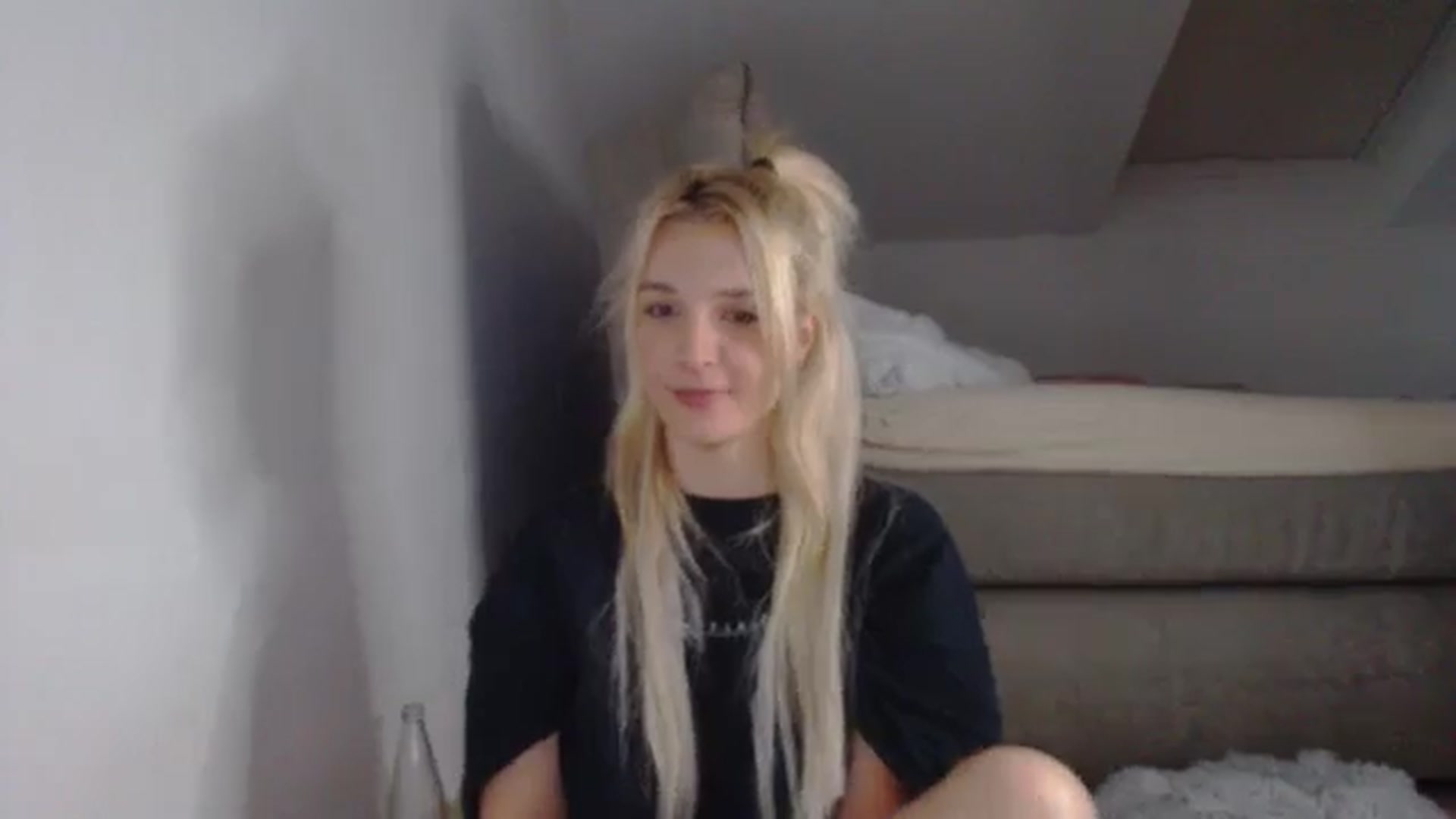 Gallery image thumbnail from AllleeS's myfreecams stream on, 11/22/2024, 13:25 image 14 of 20