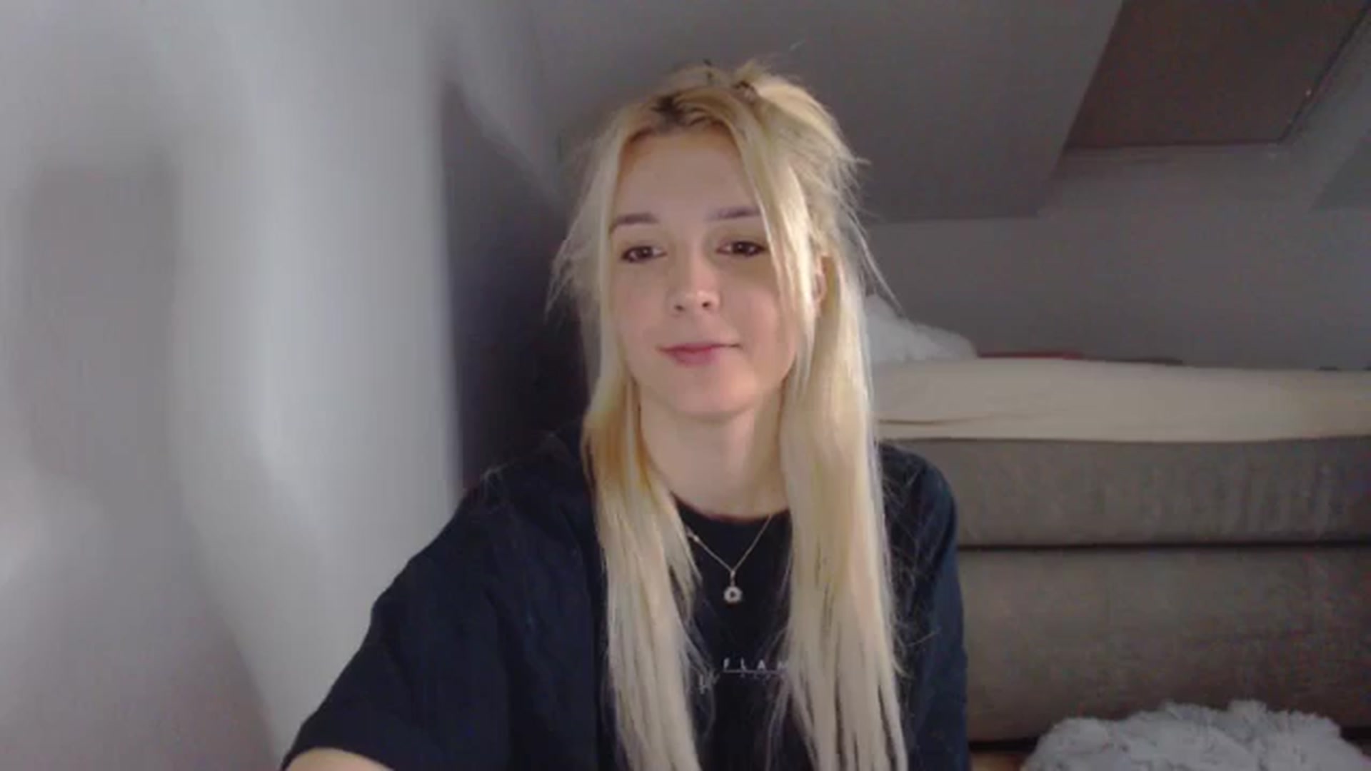 Gallery image thumbnail from AllleeS's myfreecams stream on, 11/22/2024, 13:25 image 7 of 20