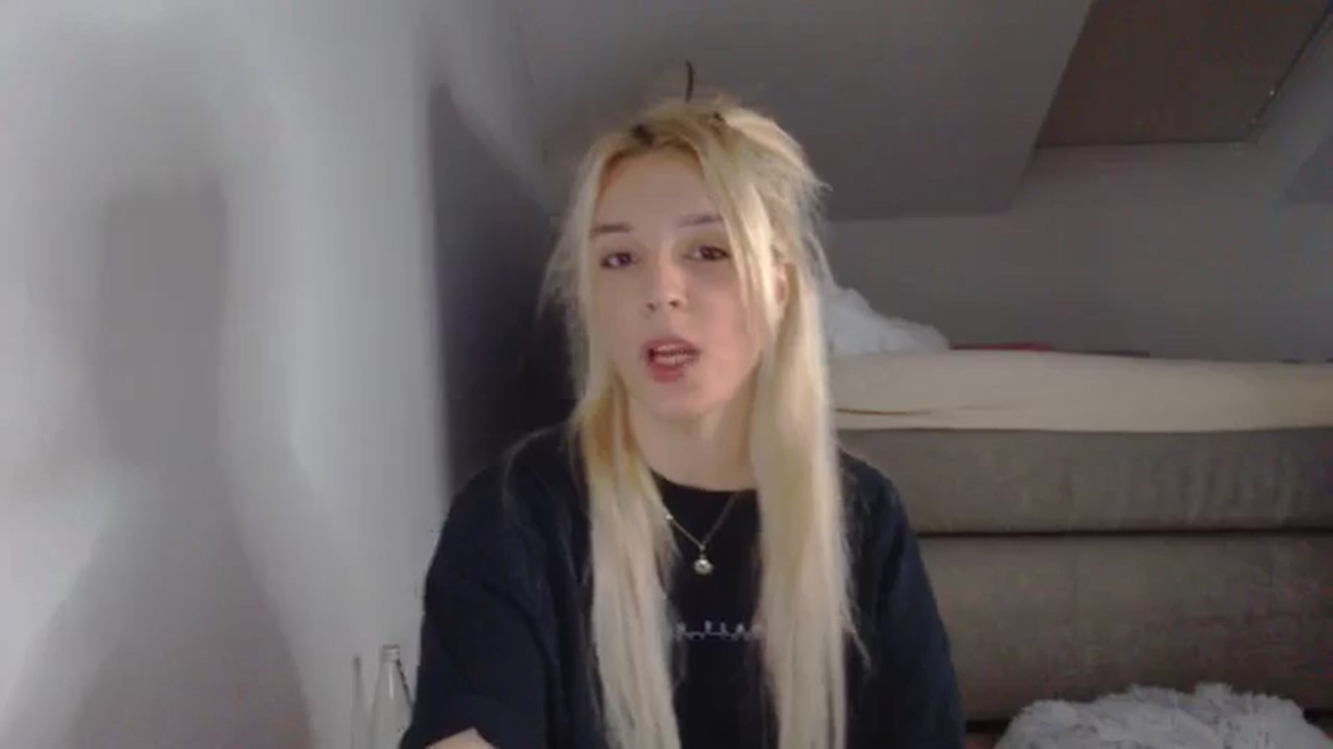 Gallery image thumbnail from AllleeS's myfreecams stream on, 11/22/2024, 13:25 image 3 of 20