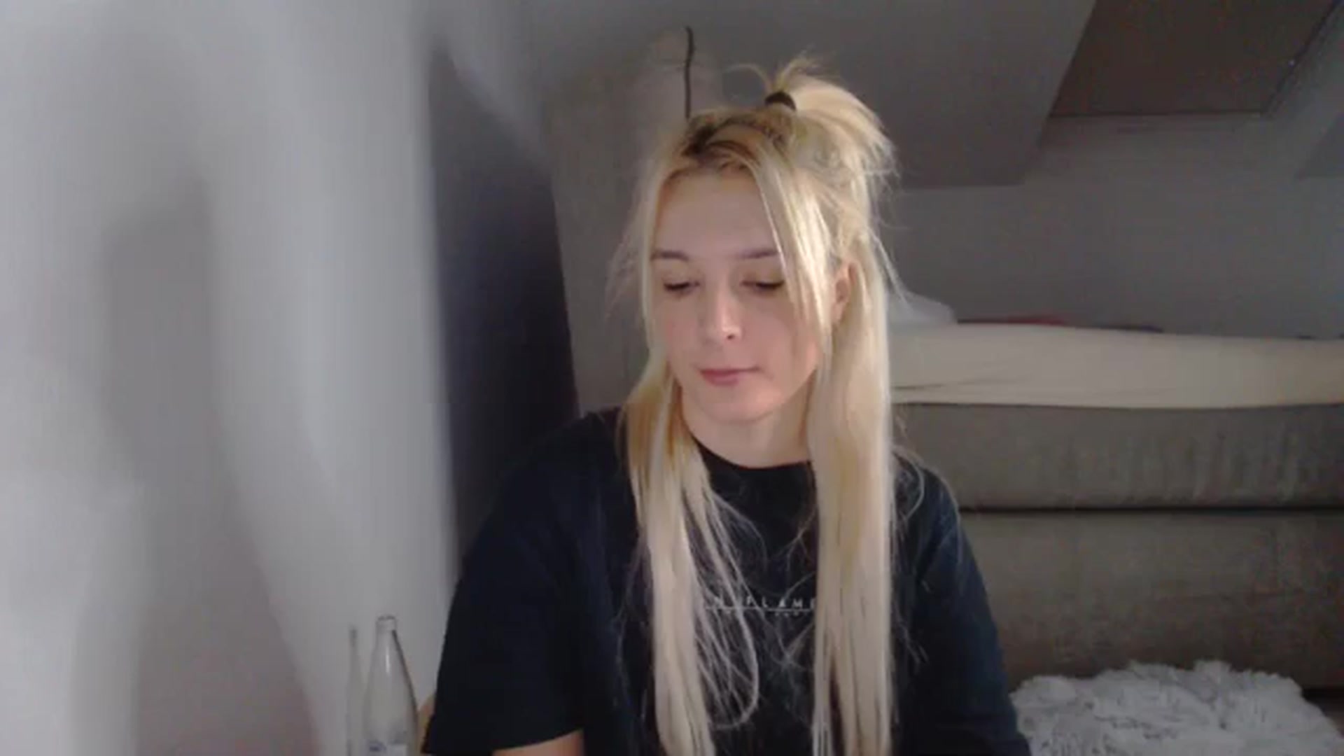 Gallery image thumbnail from AllleeS's myfreecams stream on, 11/22/2024, 13:25 image 16 of 20