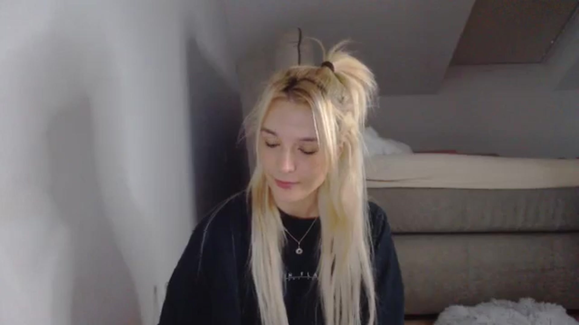 Gallery image thumbnail from AllleeS's myfreecams stream on, 11/22/2024, 13:25 image 2 of 20