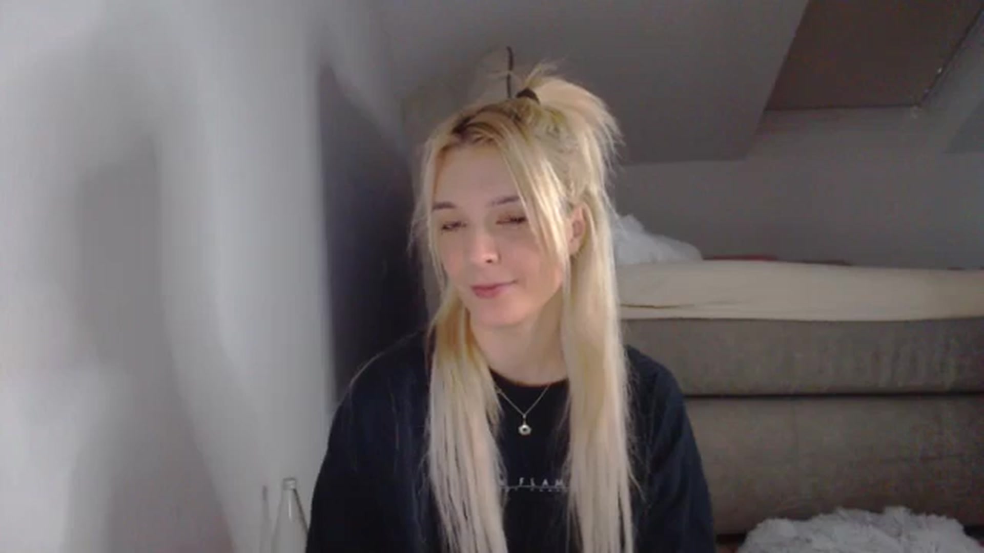 Gallery image thumbnail from AllleeS's myfreecams stream on, 11/22/2024, 13:25 image 4 of 20