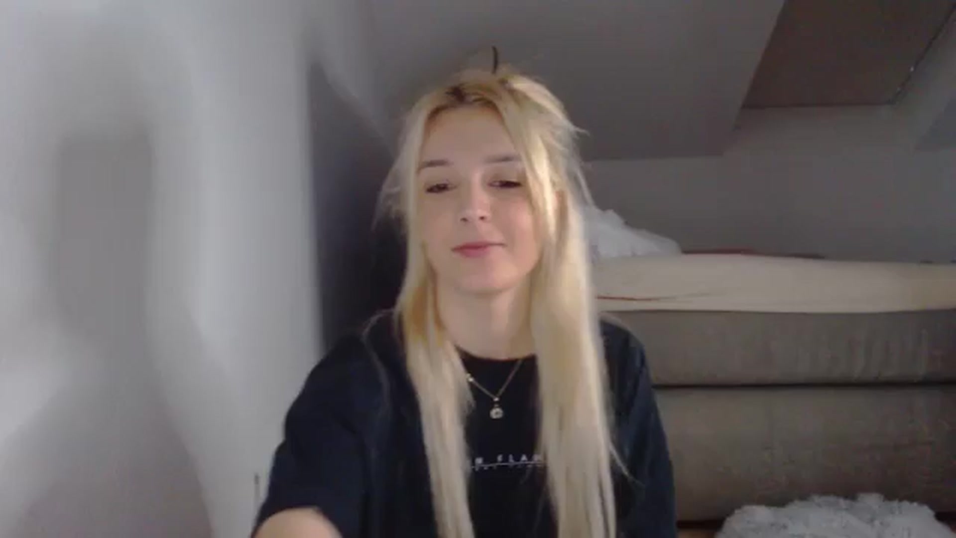 Gallery image thumbnail from AllleeS's myfreecams stream on, 11/22/2024, 13:25 image 1 of 20